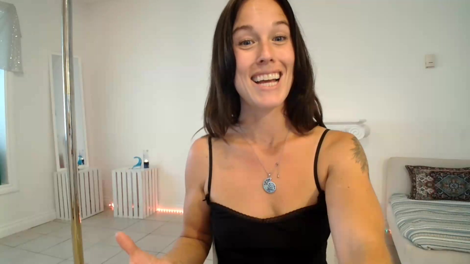 Gallery image thumbnail from ClitorisQueen's myfreecams stream on, 08/24/2026, 22:48 image 12 of 20