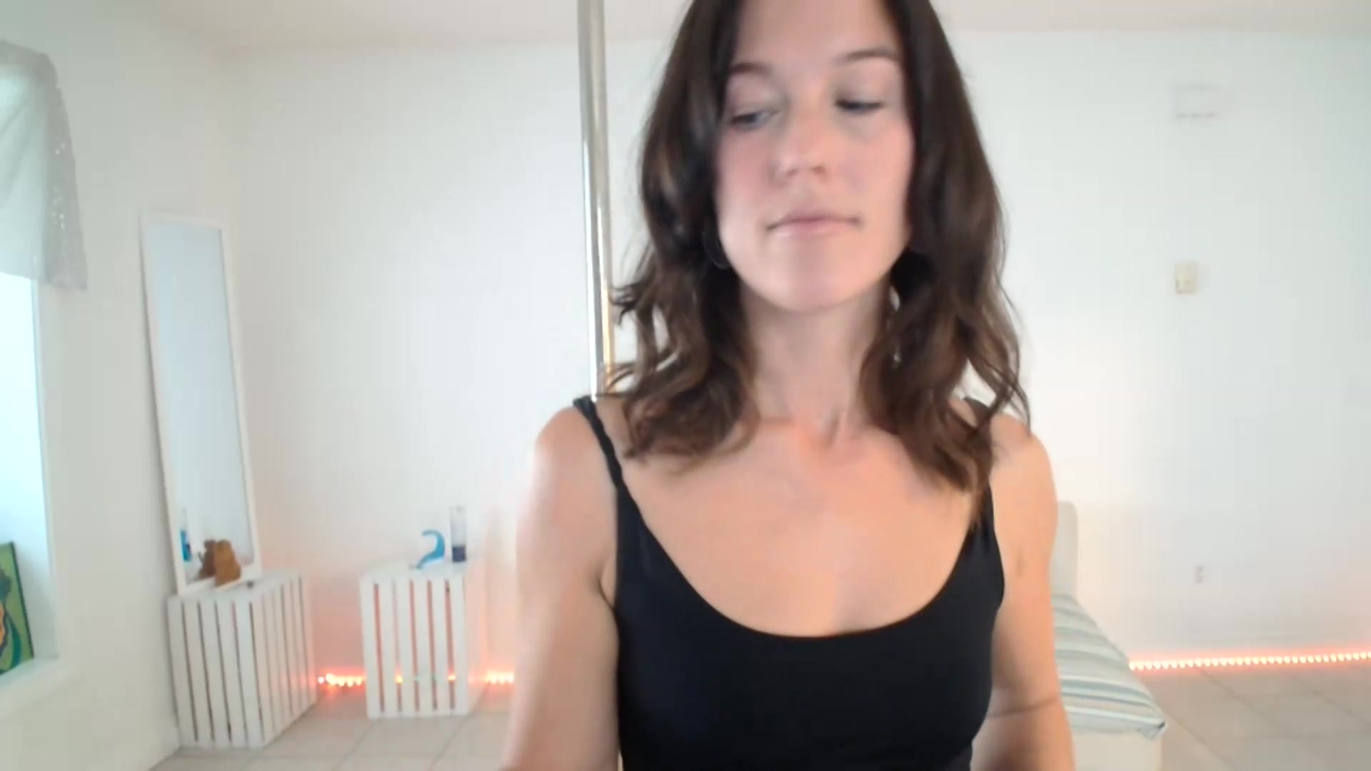 Gallery image thumbnail from ClitorisQueen's myfreecams stream on, 08/25/2026, 20:09 image 10 of 20