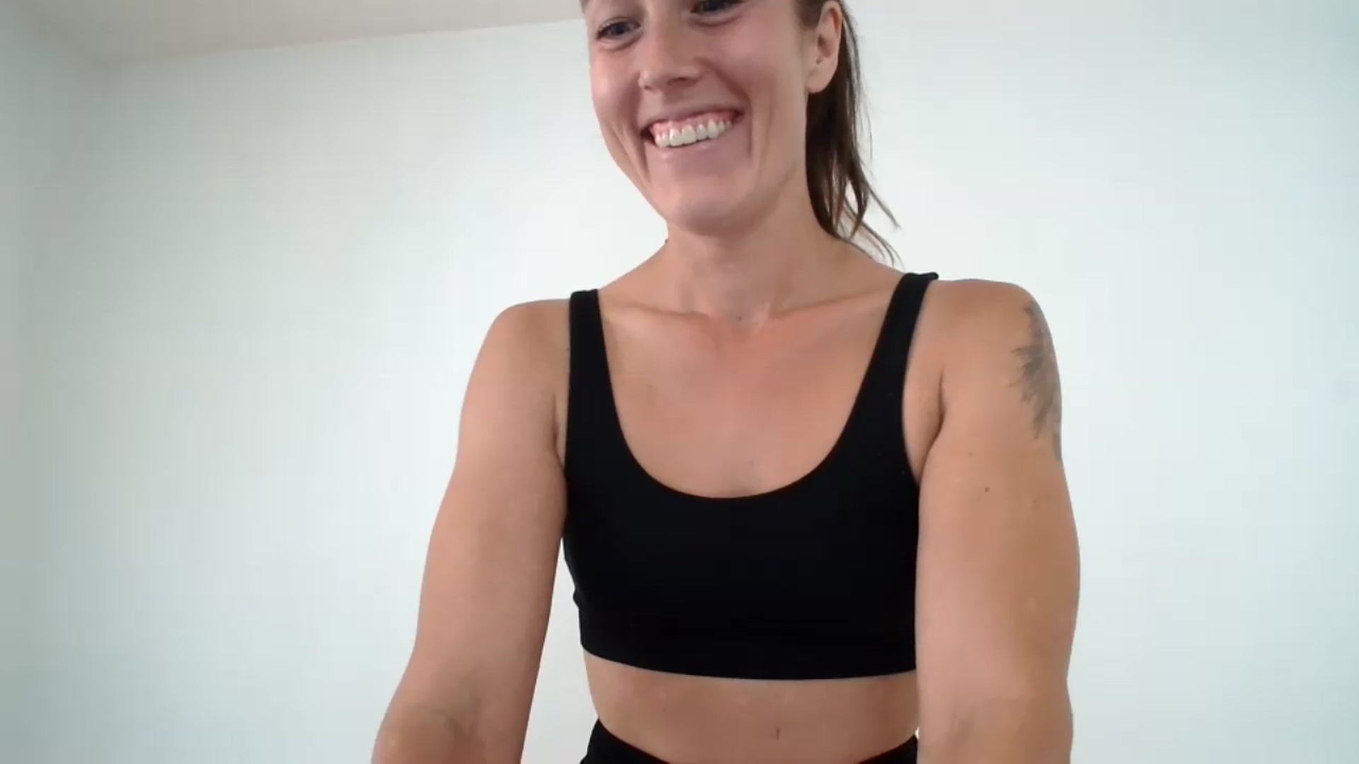 Gallery image thumbnail from ClitorisQueen's myfreecams stream on, 08/26/2026, 21:17 image 17 of 20