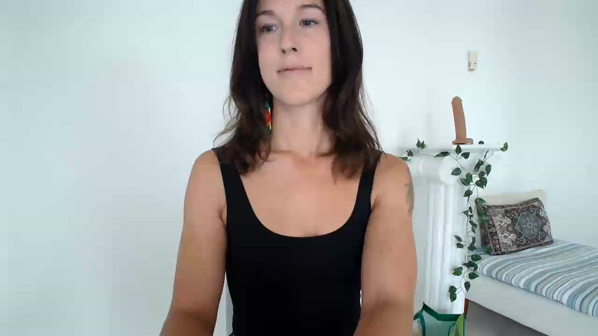 Gallery image thumbnail from ClitorisQueen's myfreecams stream on, 08/27/2026, 18:17 image 1 of 20