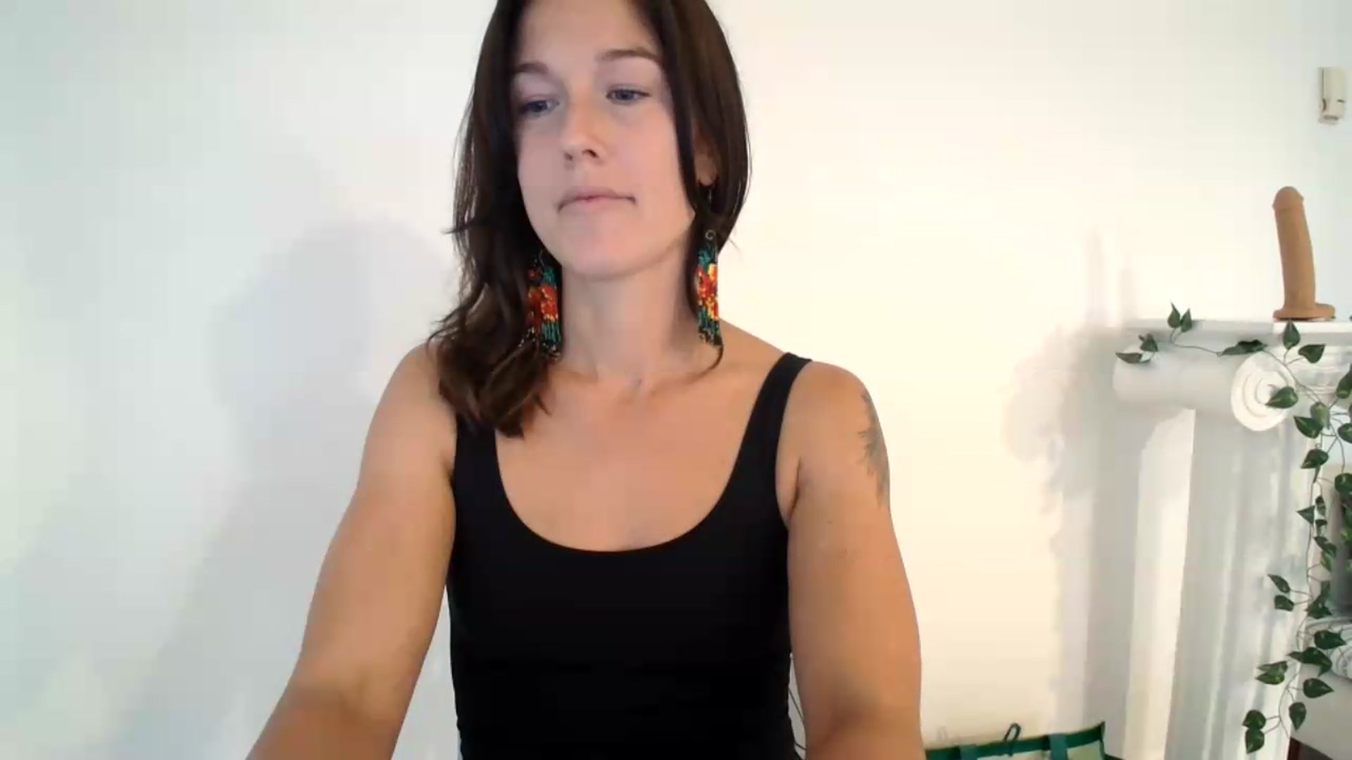 Gallery image thumbnail from ClitorisQueen's myfreecams stream on, 08/27/2026, 18:17 image 8 of 20