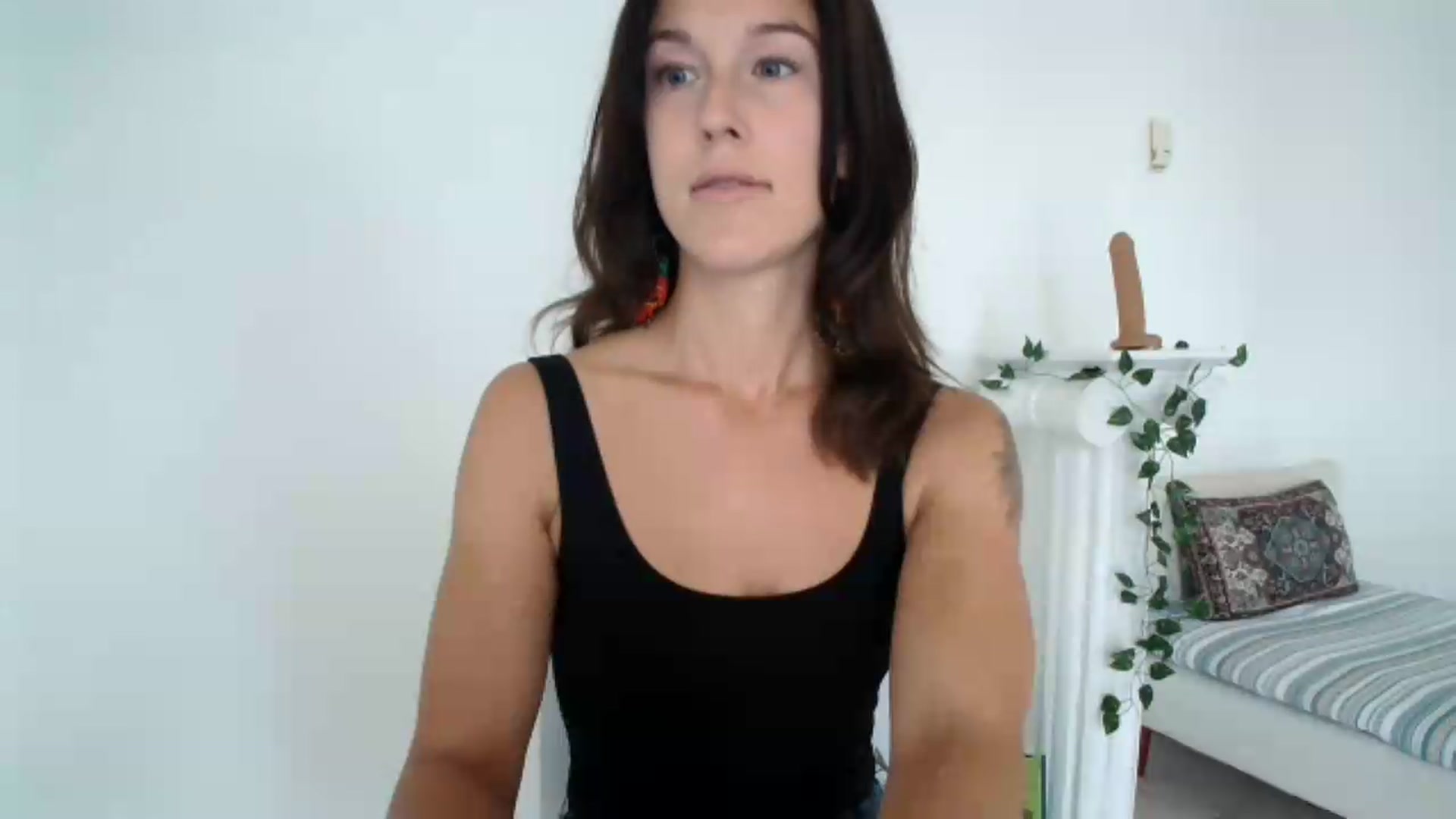 Gallery image thumbnail from ClitorisQueen's myfreecams stream on, 08/27/2026, 18:17 image 3 of 20