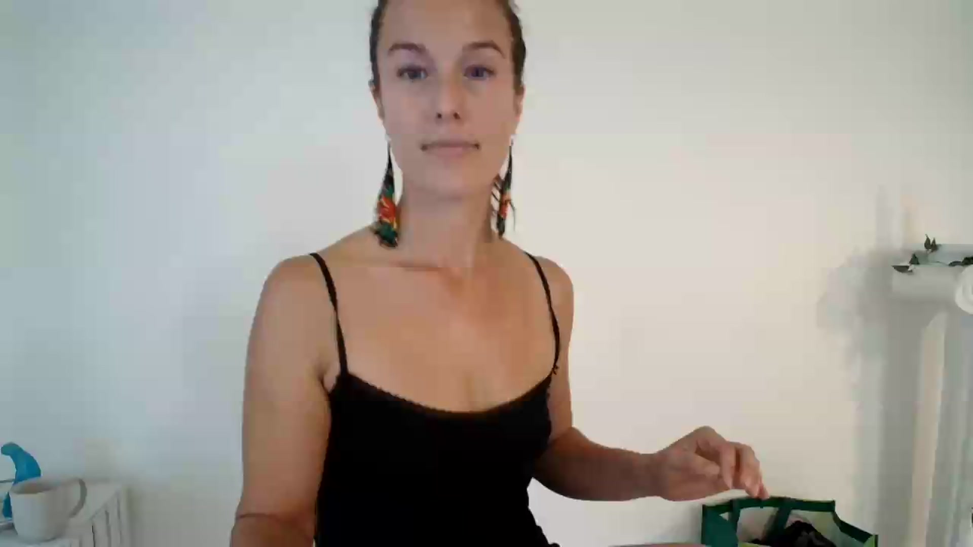 Gallery image thumbnail from ClitorisQueen's myfreecams stream on, 08/27/2026, 18:59 image 1 of 20