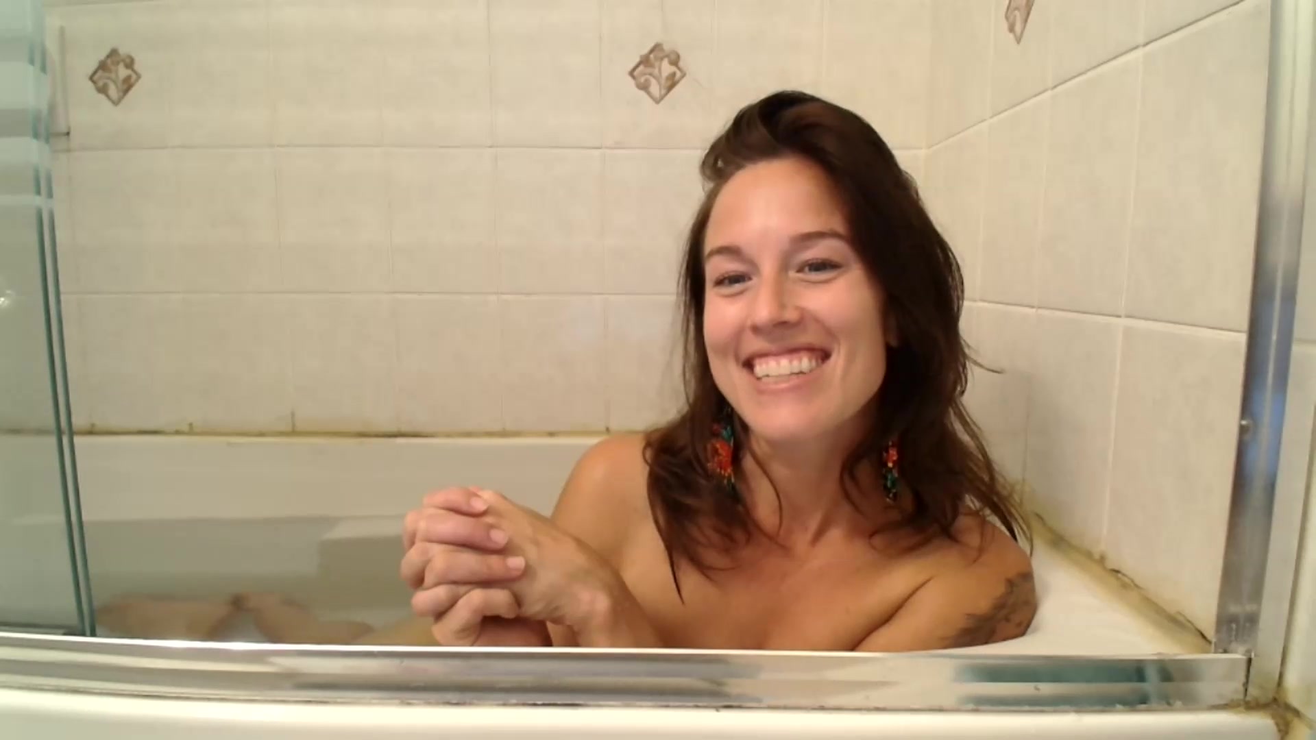 Gallery image thumbnail from ClitorisQueen's myfreecams stream on, 08/27/2026, 19:49 image 11 of 20