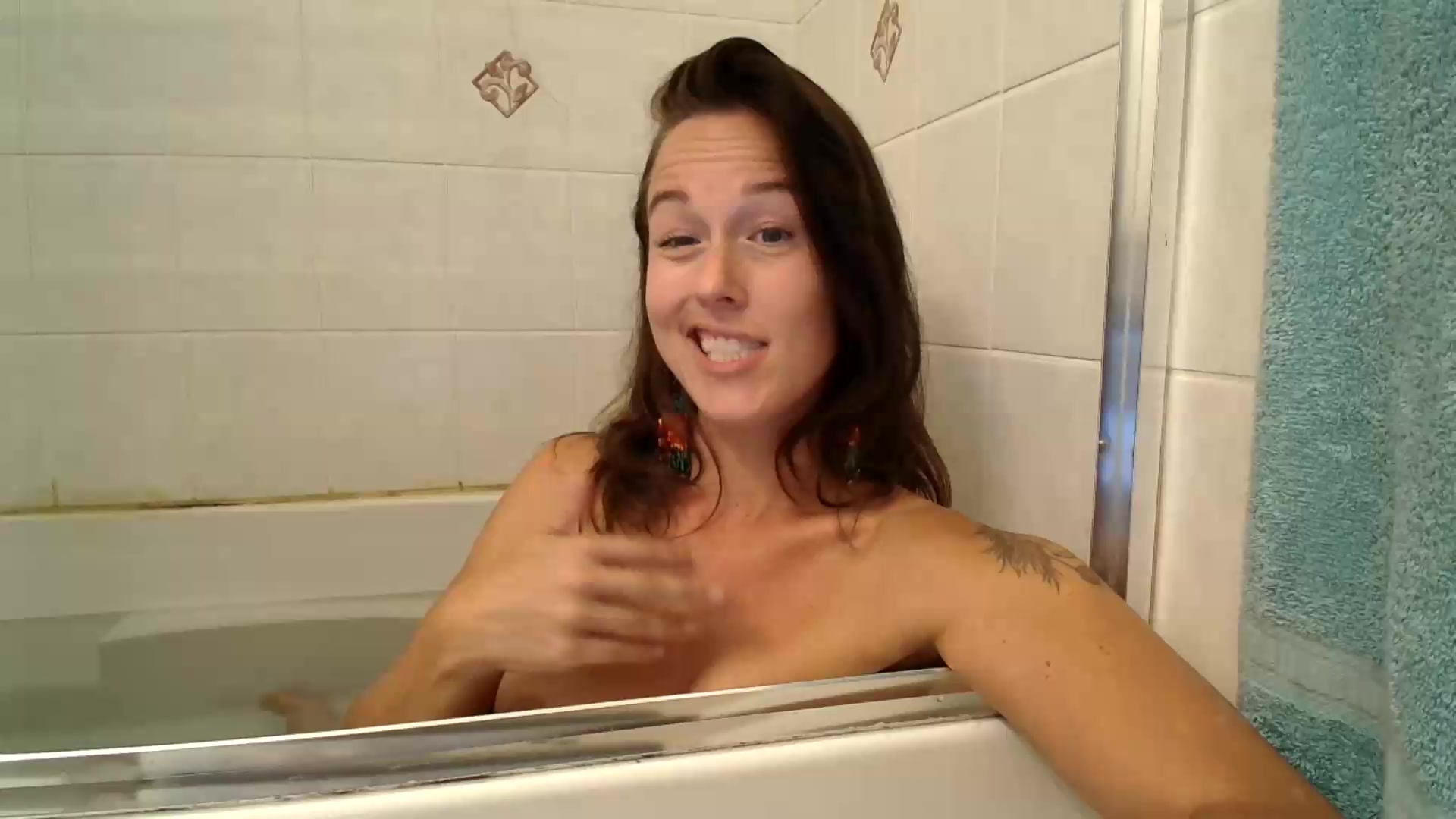 Gallery image thumbnail from ClitorisQueen's myfreecams stream on, 08/27/2026, 19:49 image 14 of 20