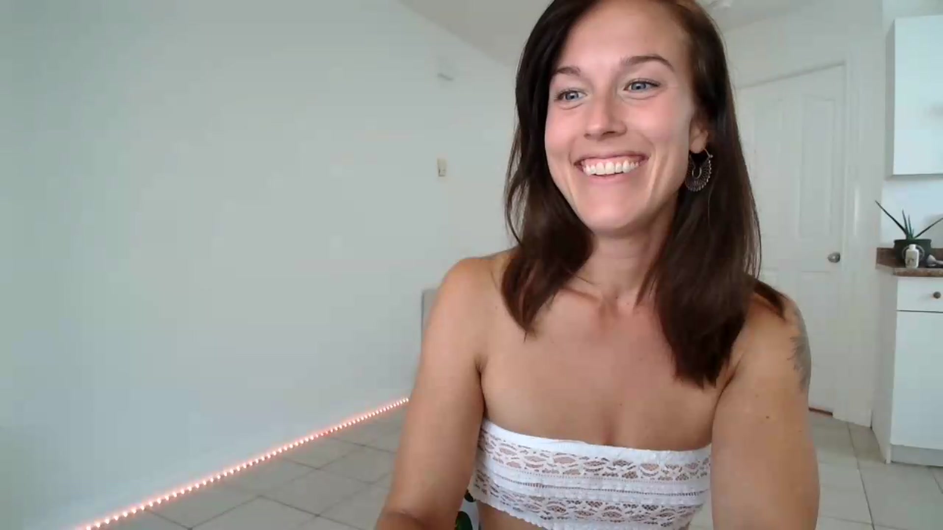 Gallery image thumbnail from ClitorisQueen's myfreecams stream on, 08/28/2026, 21:55 image 13 of 20
