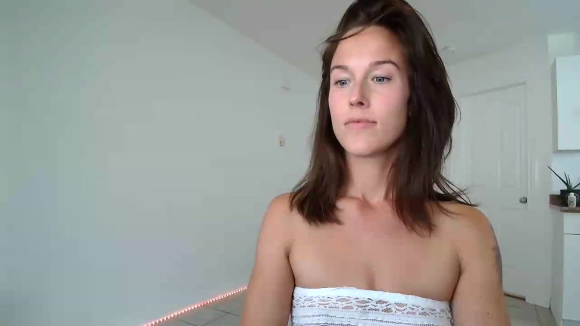 Gallery image thumbnail from ClitorisQueen's myfreecams stream on, 08/28/2026, 21:55 image 2 of 20