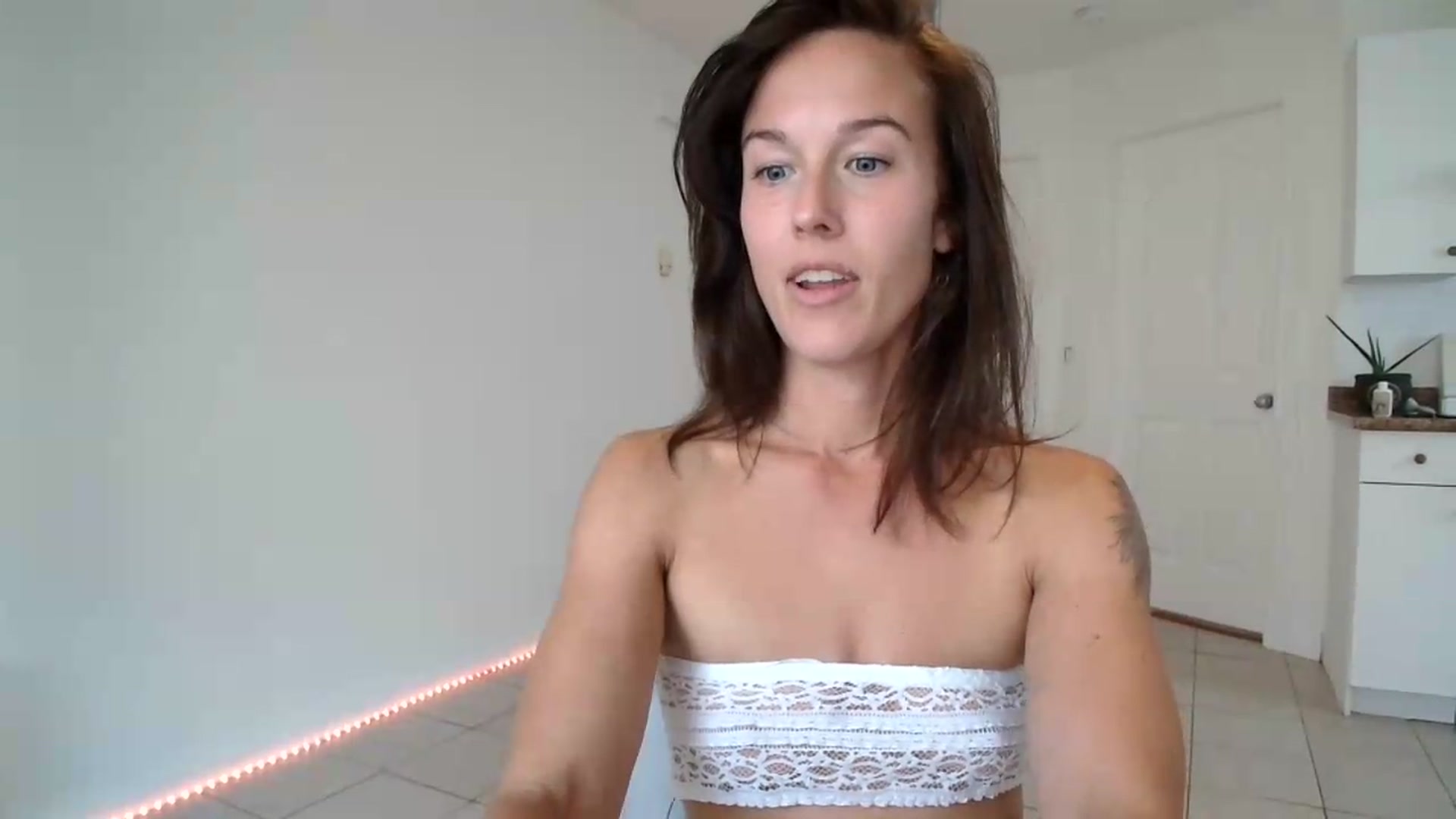Gallery image thumbnail from ClitorisQueen's myfreecams stream on, 08/28/2026, 21:55 image 7 of 20