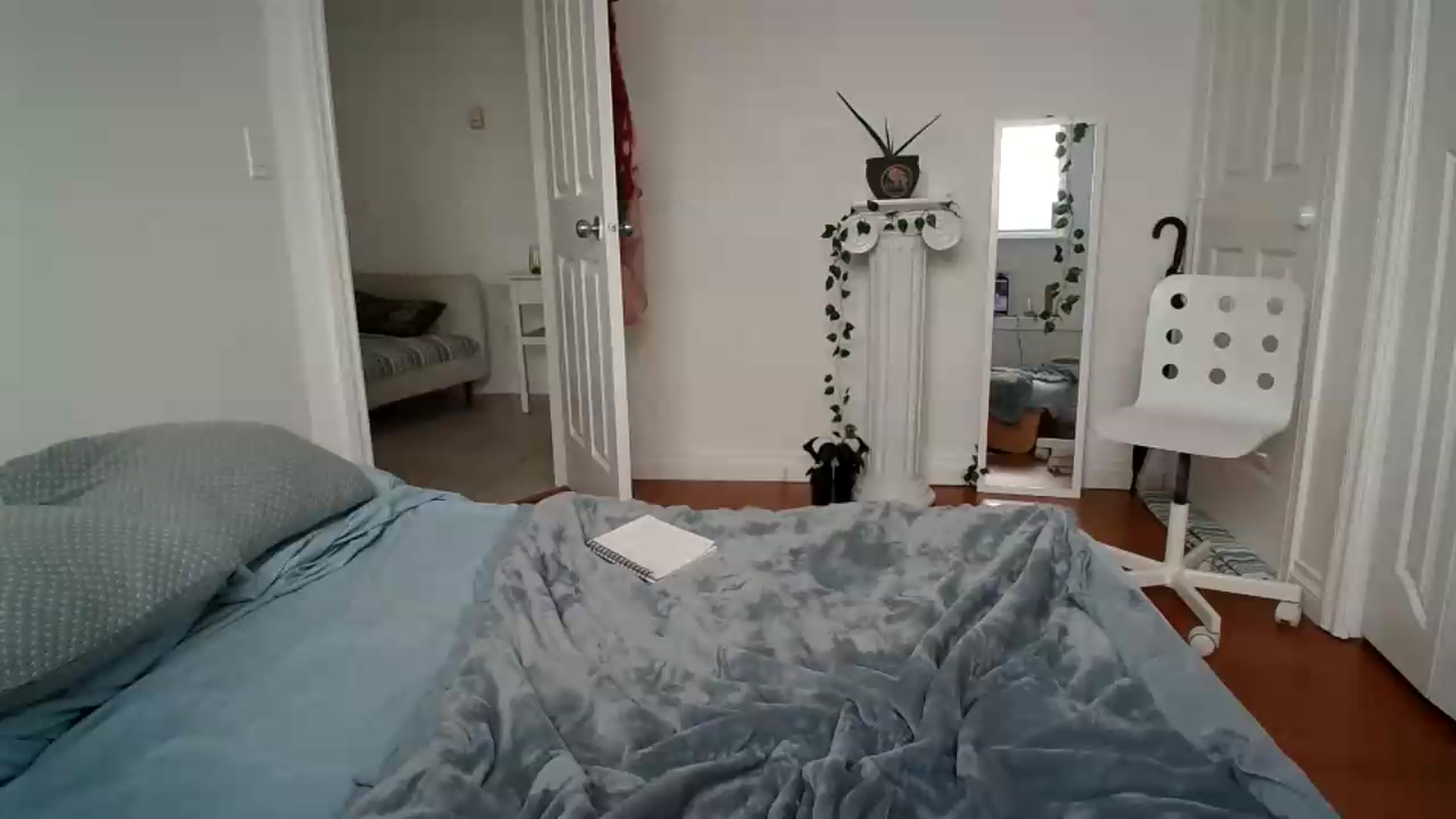 Gallery image thumbnail from ClitorisQueen's myfreecams stream on, 09/01/2026, 18:40 image 14 of 20