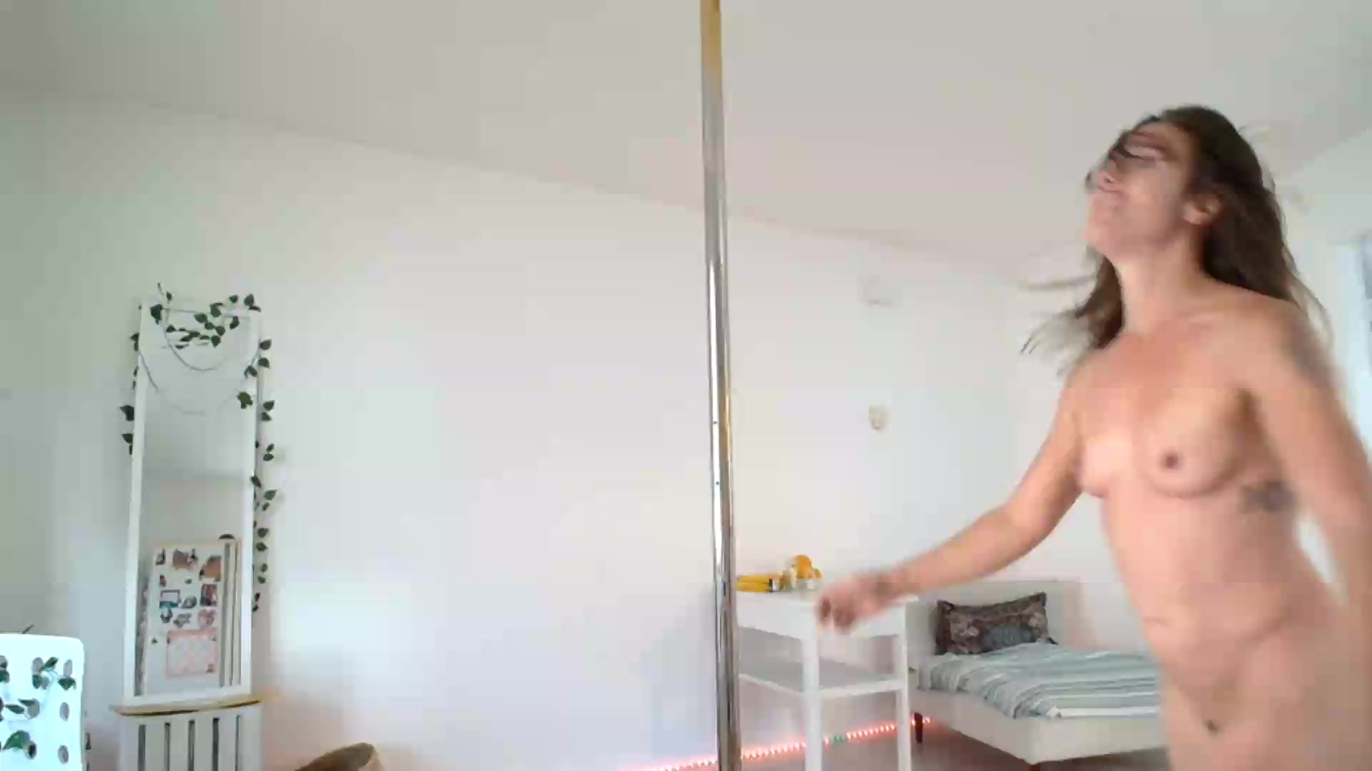 Gallery image thumbnail from ClitorisQueen's myfreecams stream on, 09/06/2026, 17:30 image 7 of 20