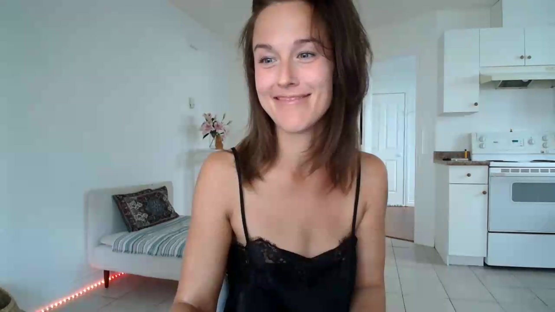 Gallery image thumbnail from ClitorisQueen's myfreecams stream on, 09/08/2026, 17:38 image 10 of 20