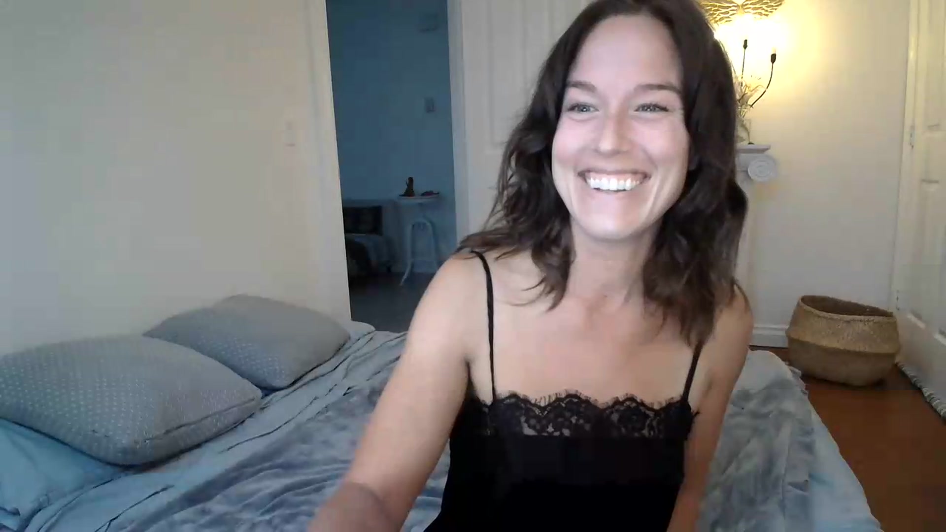 Gallery image thumbnail from ClitorisQueen's myfreecams stream on, 09/14/2026, 03:03 image 6 of 20