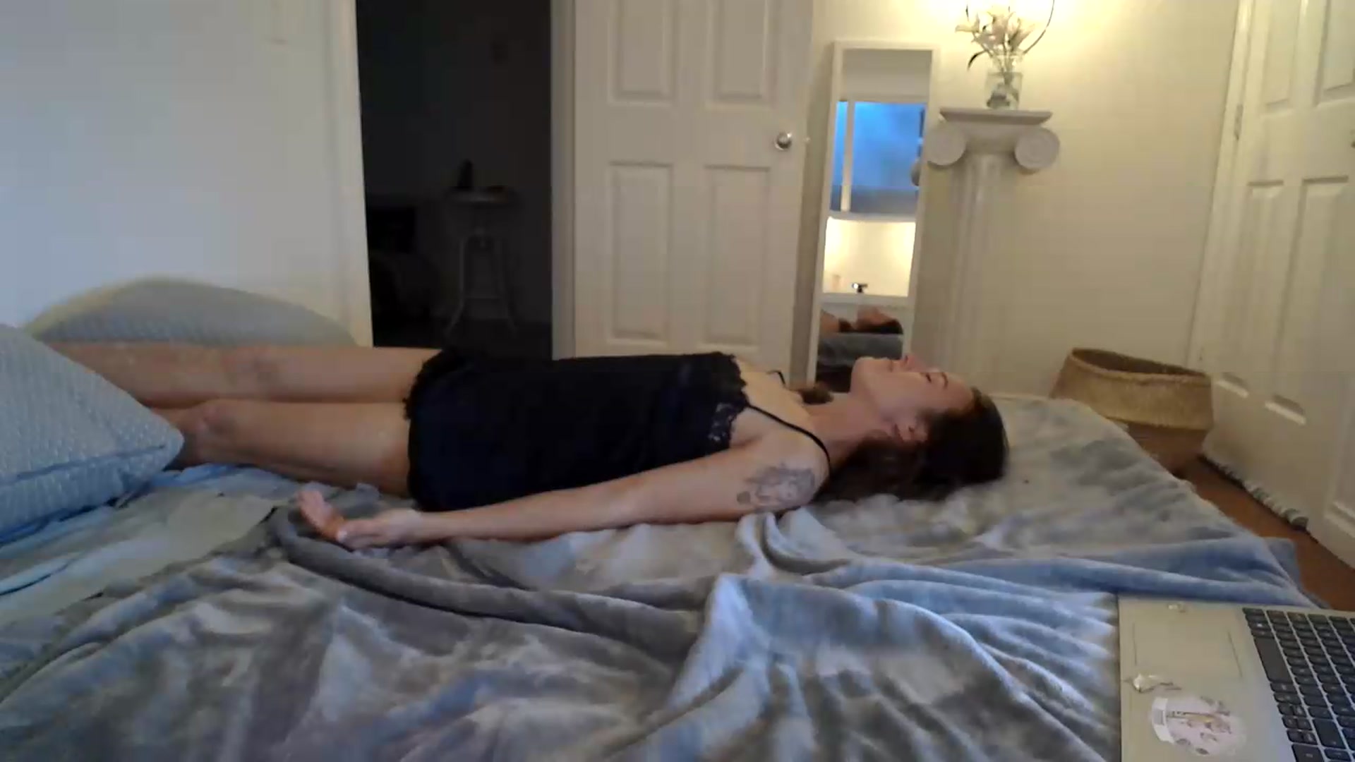 Gallery image thumbnail from ClitorisQueen's myfreecams stream on, 09/14/2026, 03:03 image 15 of 20