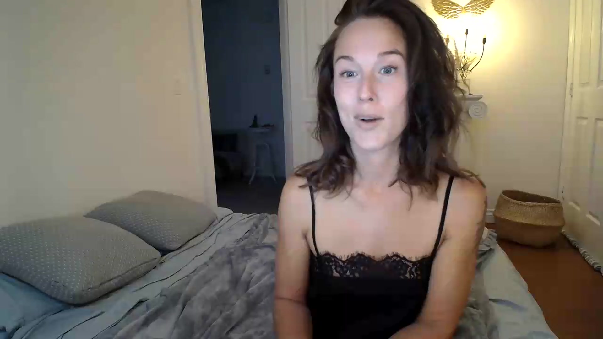 Gallery image thumbnail from ClitorisQueen's myfreecams stream on, 09/14/2026, 03:03 image 11 of 20