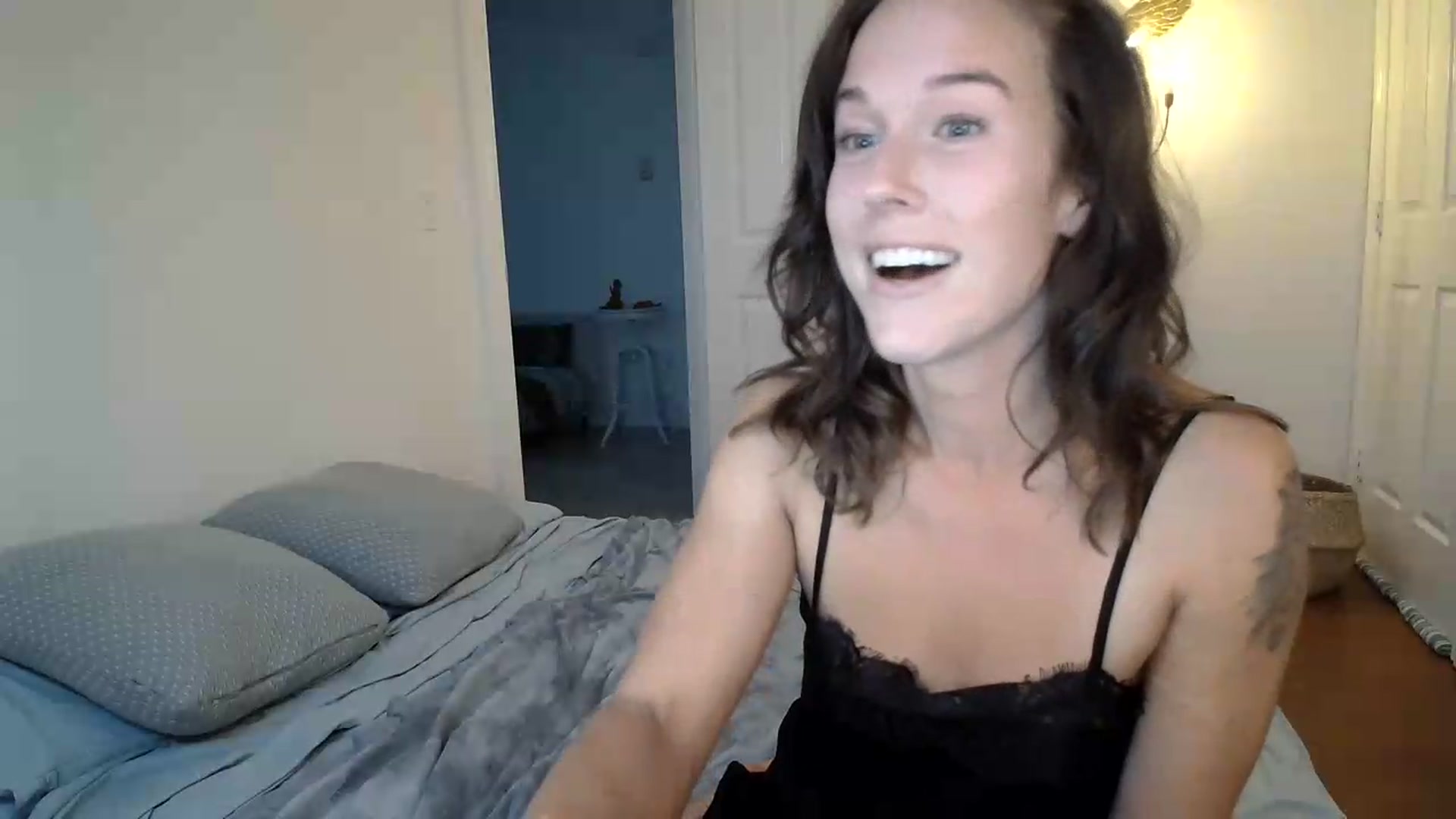 Gallery image thumbnail from ClitorisQueen's myfreecams stream on, 09/14/2026, 03:03 image 8 of 20