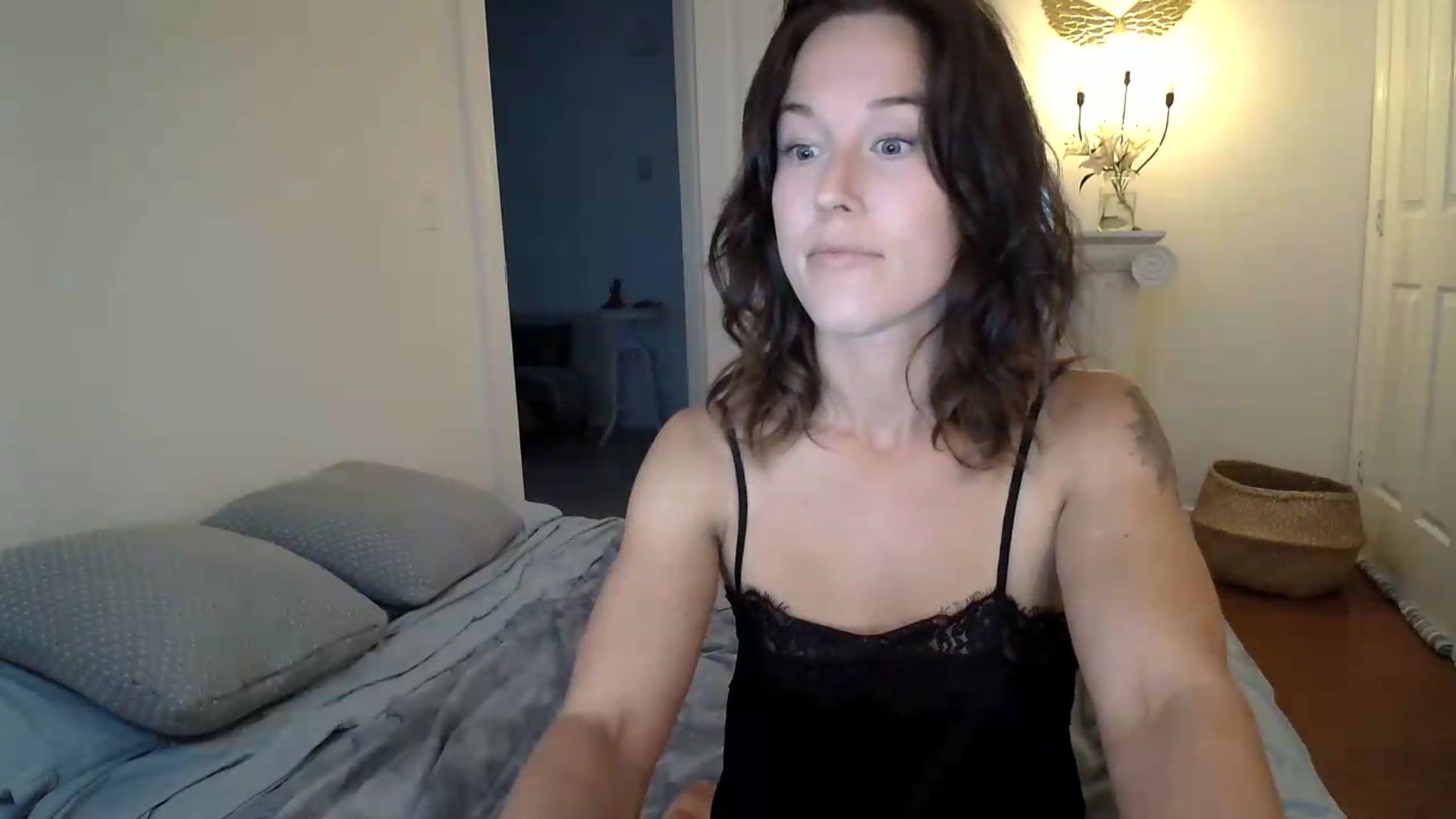 Gallery image thumbnail from ClitorisQueen's myfreecams stream on, 09/14/2026, 03:03 image 10 of 20