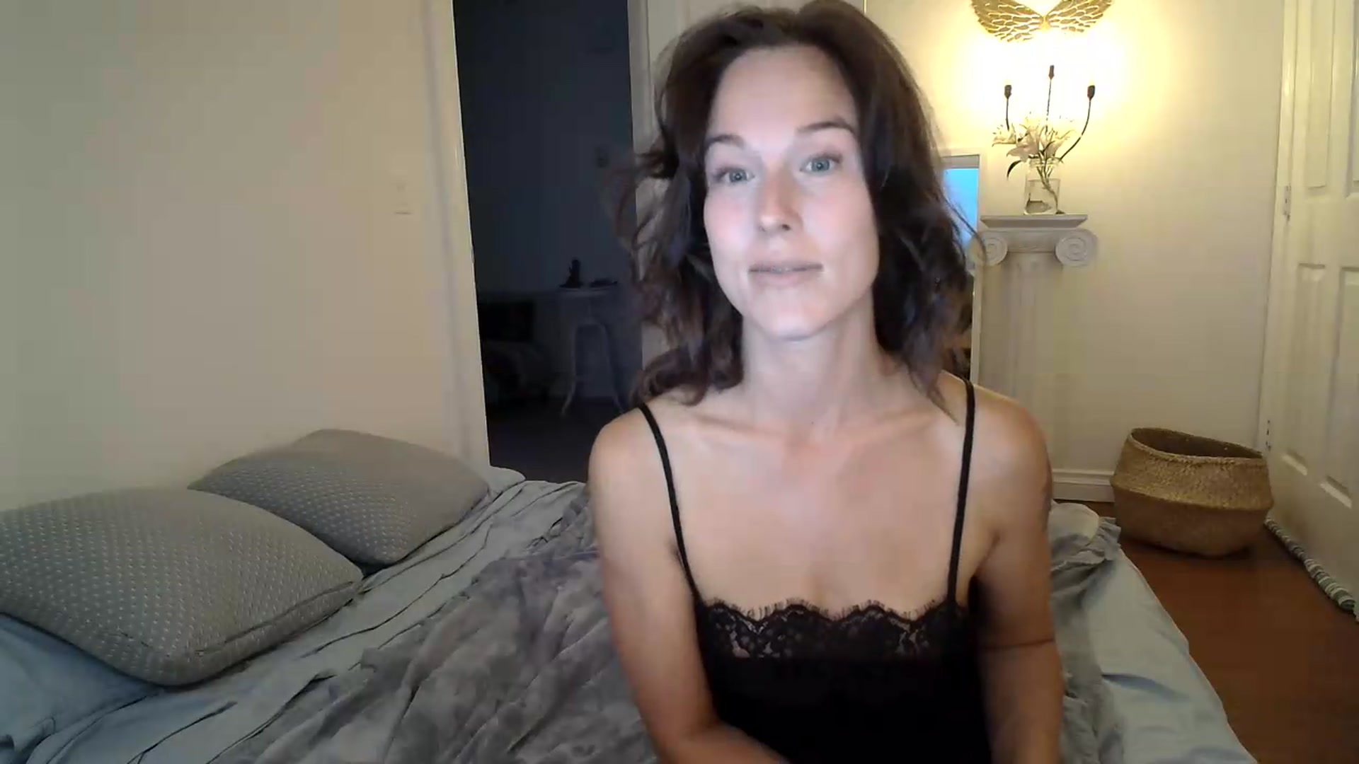 Gallery image thumbnail from ClitorisQueen's myfreecams stream on, 09/14/2026, 03:03 image 12 of 20