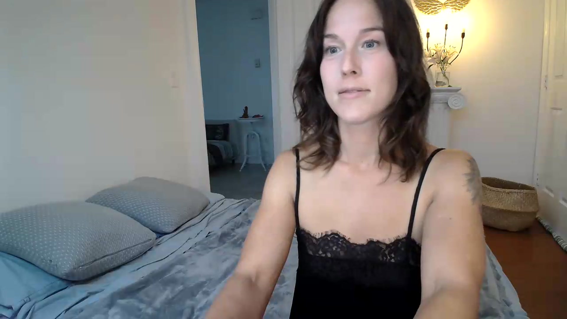 Gallery image thumbnail from ClitorisQueen's myfreecams stream on, 09/14/2026, 03:03 image 3 of 20
