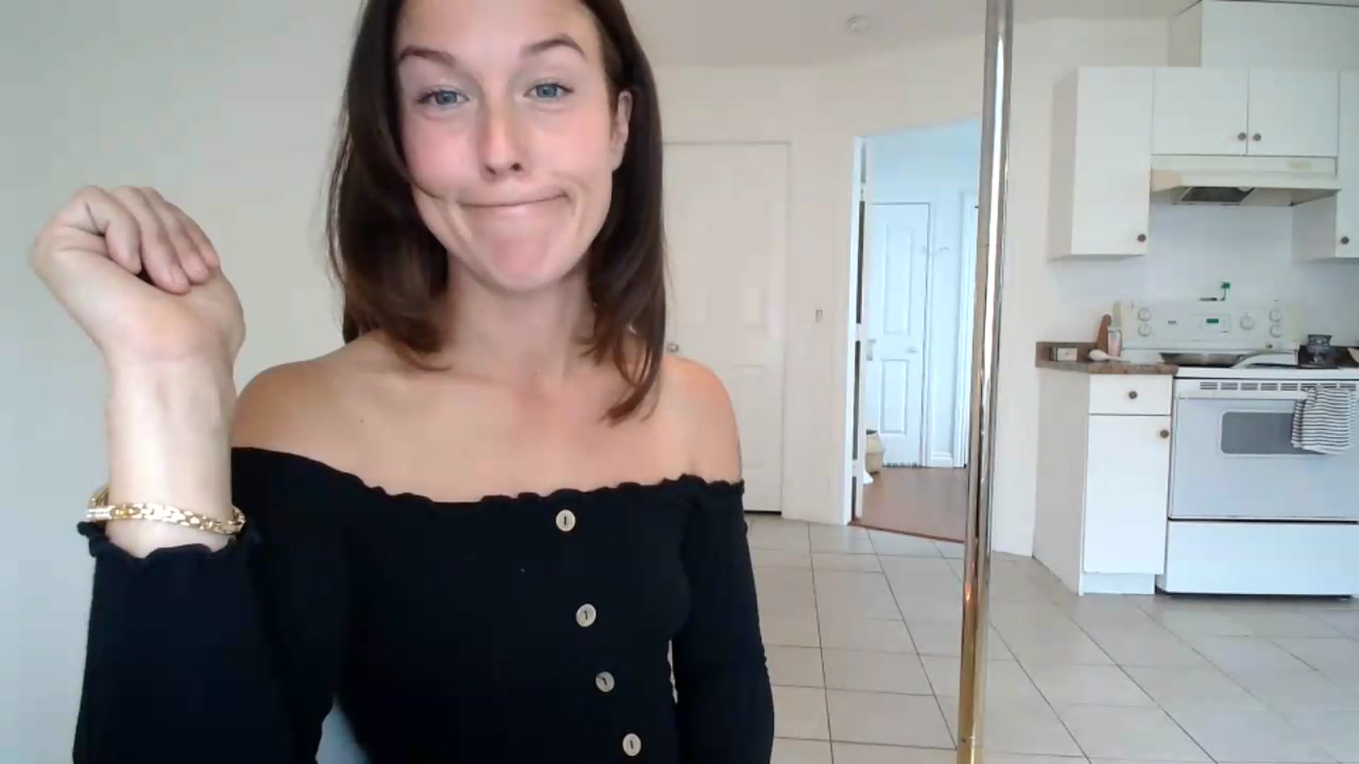 Gallery image thumbnail from ClitorisQueen's myfreecams stream on, 09/14/2026, 20:09 image 4 of 20