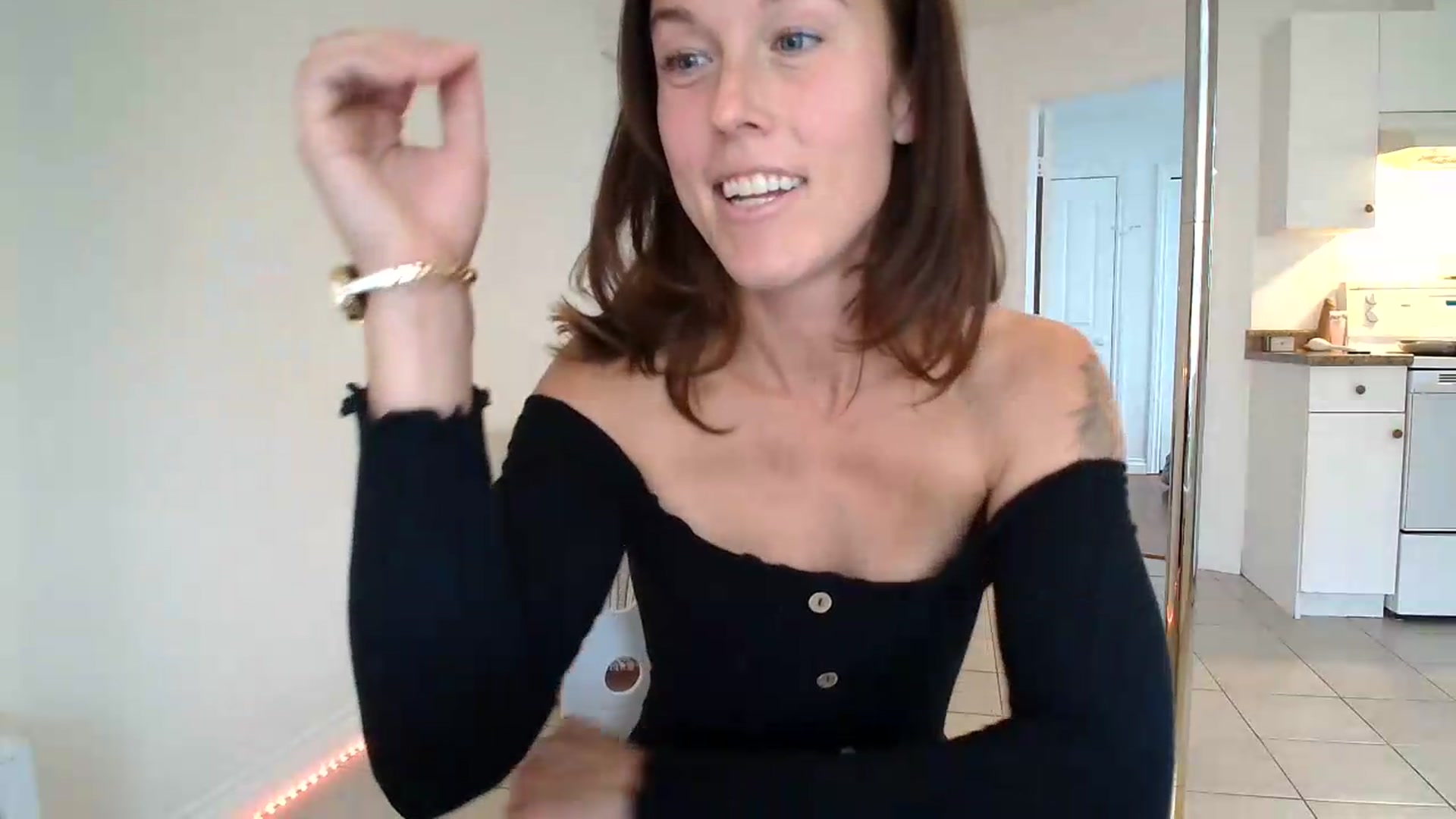 Gallery image thumbnail from ClitorisQueen's myfreecams stream on, 09/14/2026, 20:09 image 16 of 20
