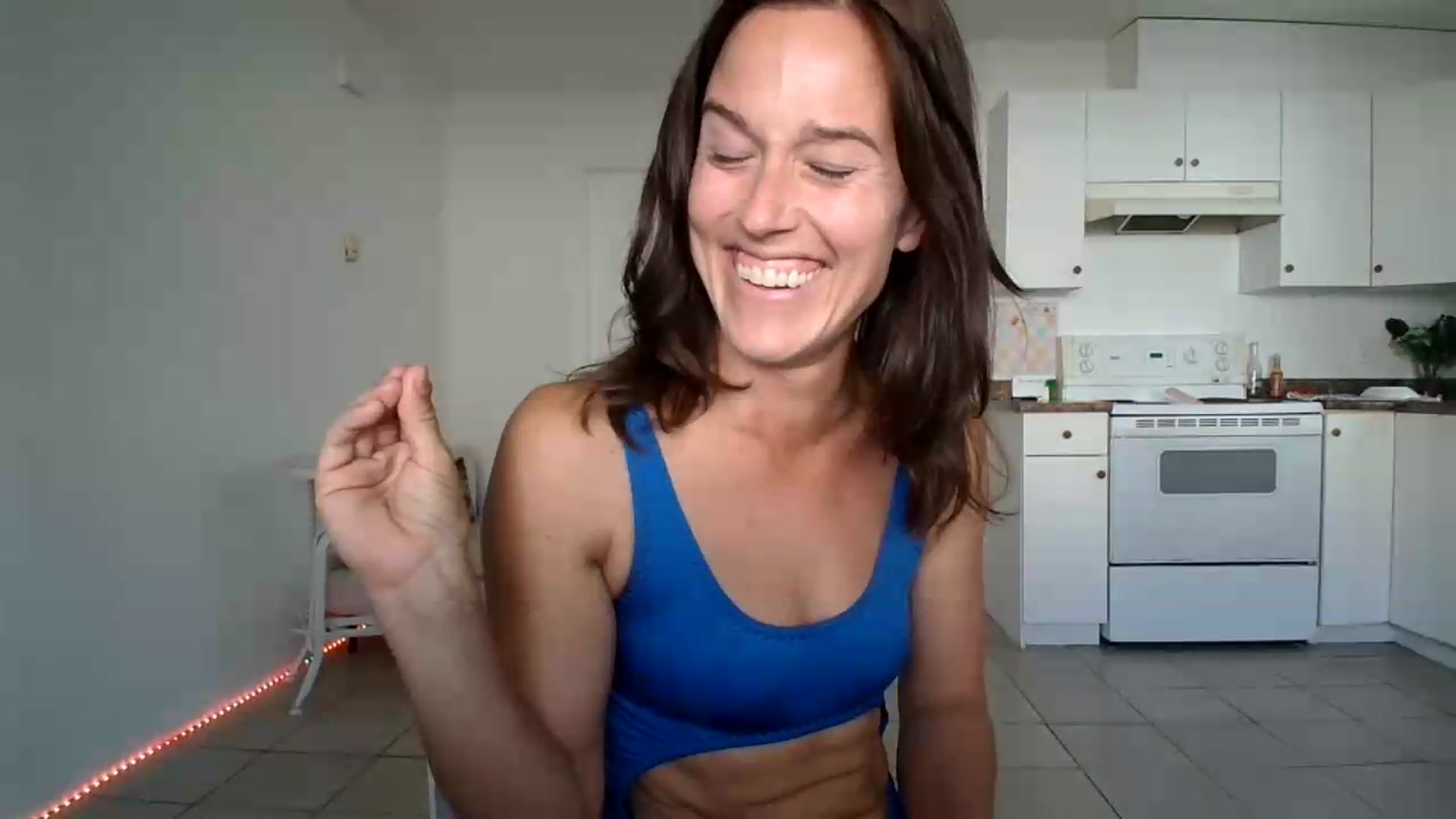 Gallery image thumbnail from ClitorisQueen's myfreecams stream on, 09/15/2026, 20:40 image 4 of 20