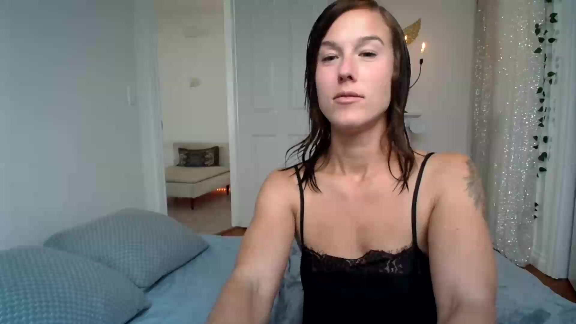 Gallery image thumbnail from ClitorisQueen's myfreecams stream on, 09/15/2026, 22:21 image 14 of 20