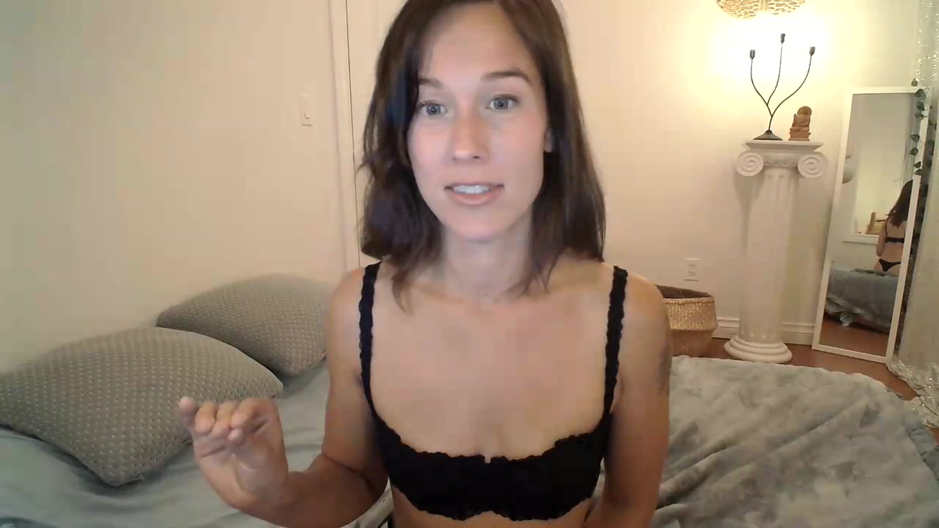 Gallery image thumbnail from ClitorisQueen's myfreecams stream on, 09/16/2026, 03:51 image 11 of 20
