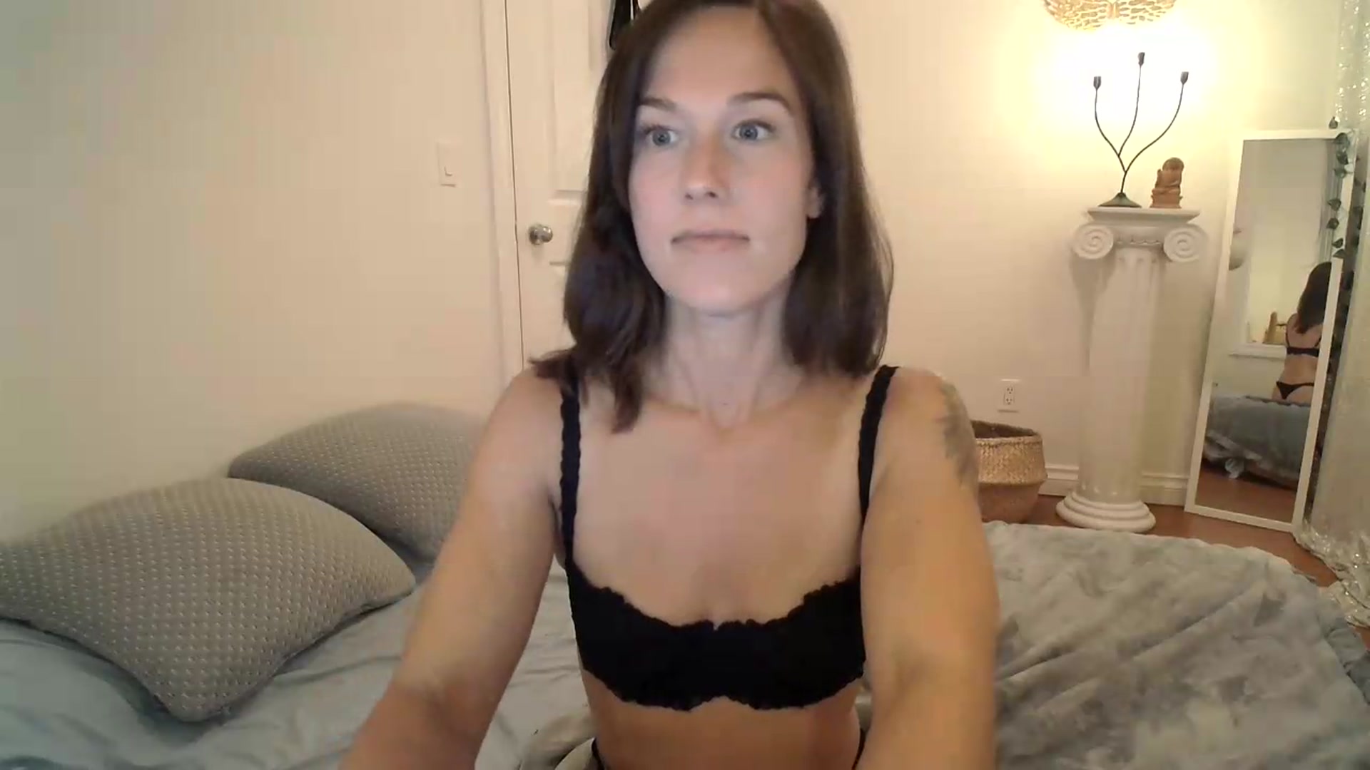 Gallery image thumbnail from ClitorisQueen's myfreecams stream on, 09/16/2026, 03:51 image 16 of 20