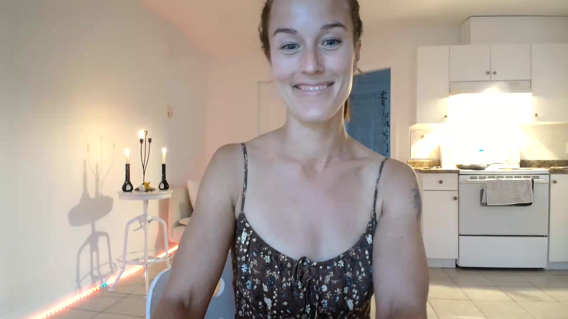 Gallery image thumbnail from ClitorisQueen's myfreecams stream on, 09/21/2026, 02:10 image 18 of 20
