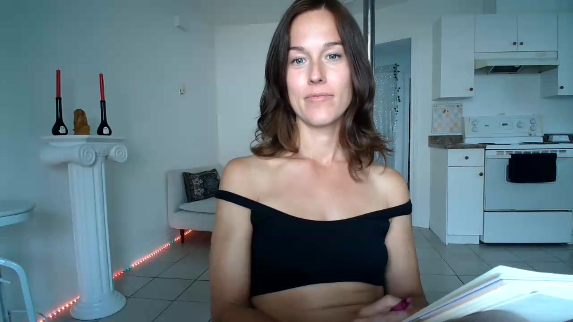 Gallery image thumbnail from ClitorisQueen's myfreecams stream on, 09/22/2026, 22:02 image 13 of 20
