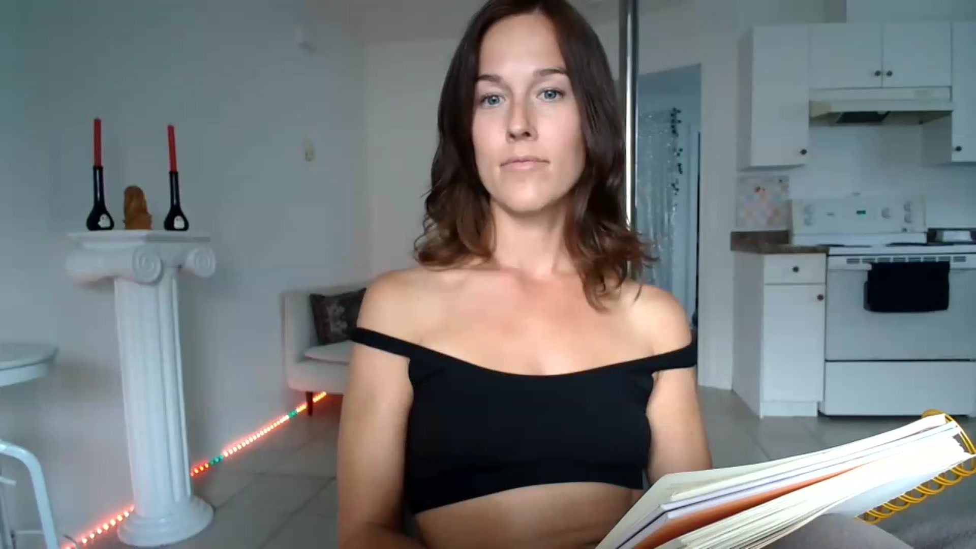 Gallery image thumbnail from ClitorisQueen's myfreecams stream on, 09/22/2026, 22:02 image 12 of 20