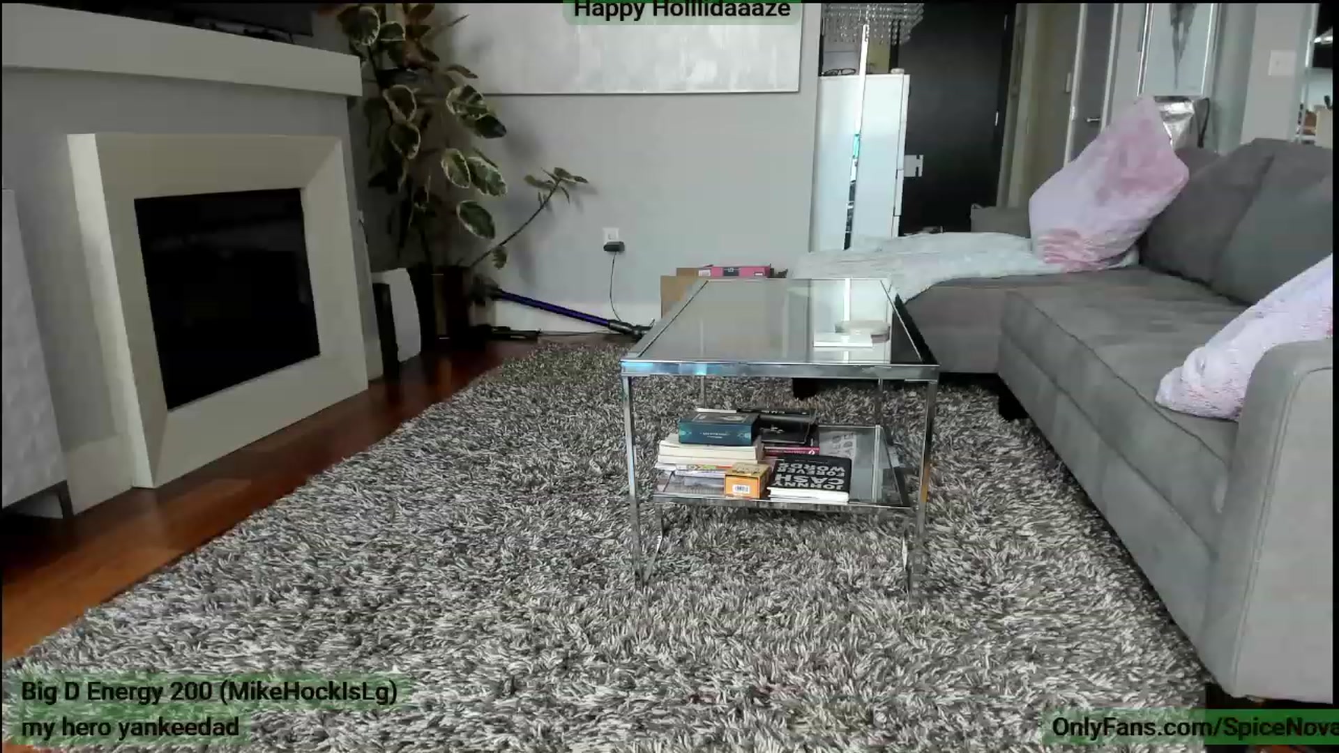 Gallery image thumbnail from CloeAbigail's myfreecams stream on, 04/21/2023, 24:59 image 5 of 20