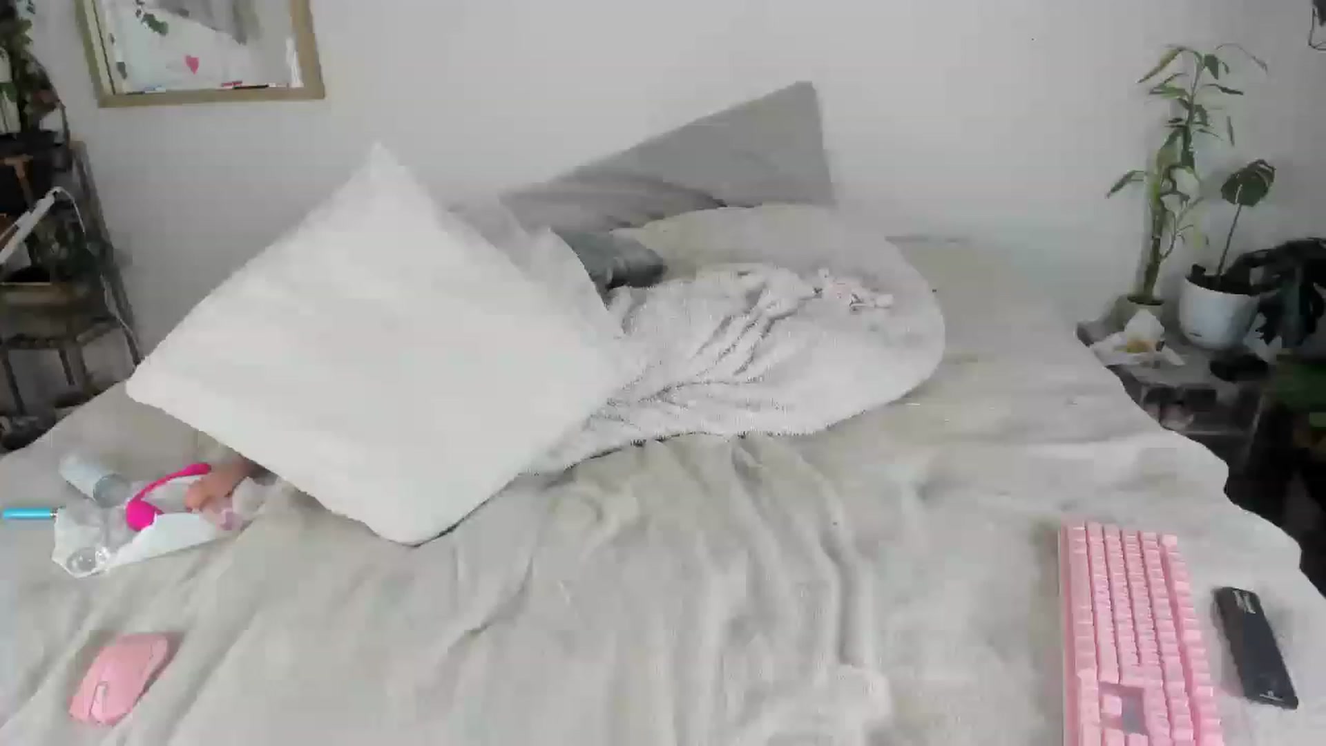 Gallery image thumbnail from CloeClover's myfreecams stream on, 11/28/2022, 03:28 image 9 of 20