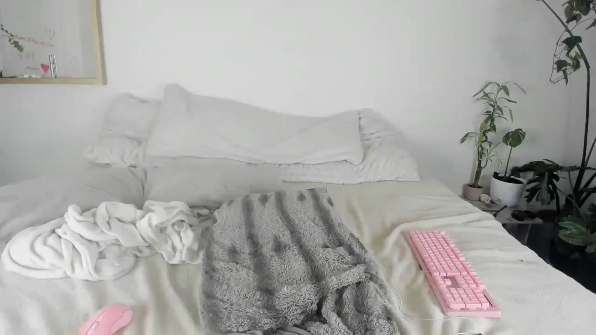 Gallery image thumbnail from CloeClover's myfreecams stream on, 12/01/2022, 24:34 image 18 of 20