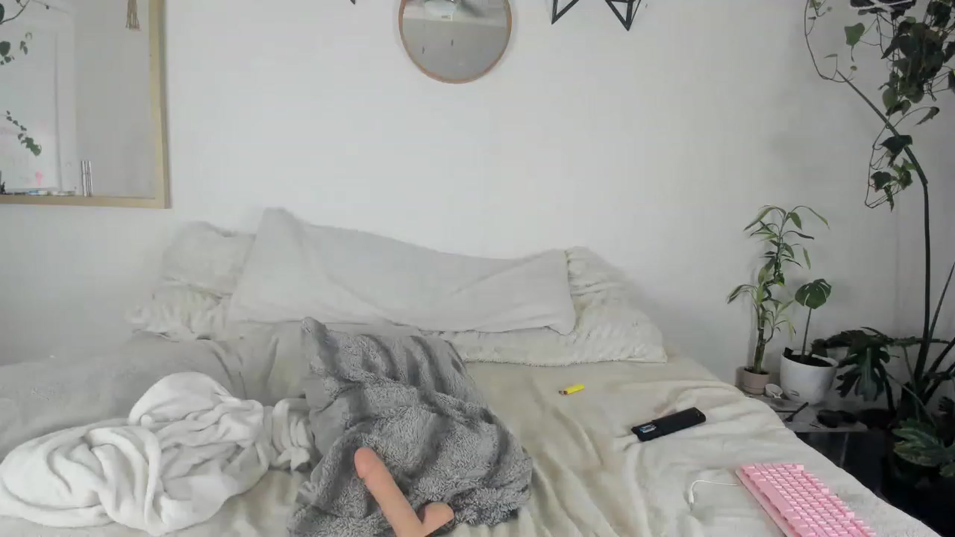 Gallery image thumbnail from CloeClover's myfreecams stream on, 12/01/2022, 24:49 image 12 of 20