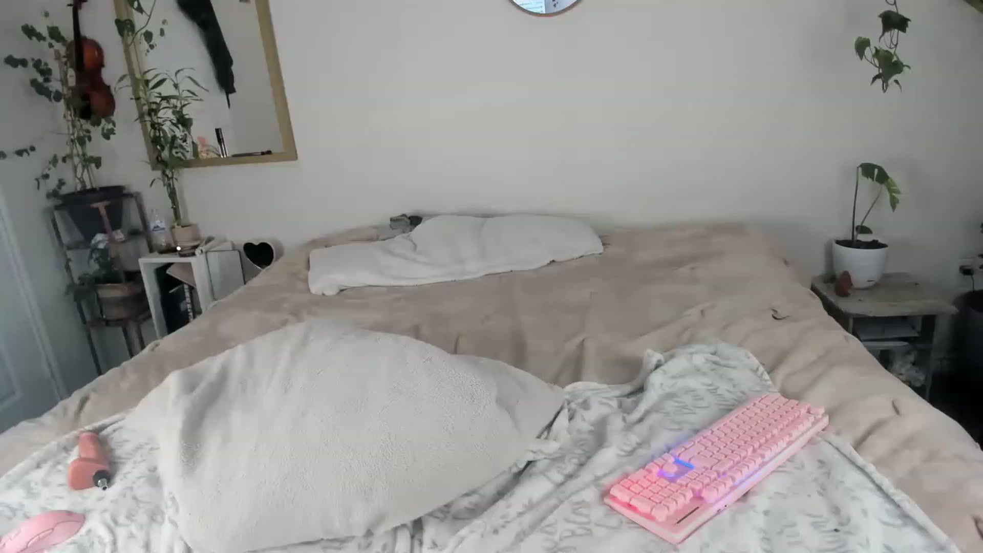 Gallery image thumbnail from CloeClover's myfreecams stream on, 01/03/2023, 10:25 image 7 of 20