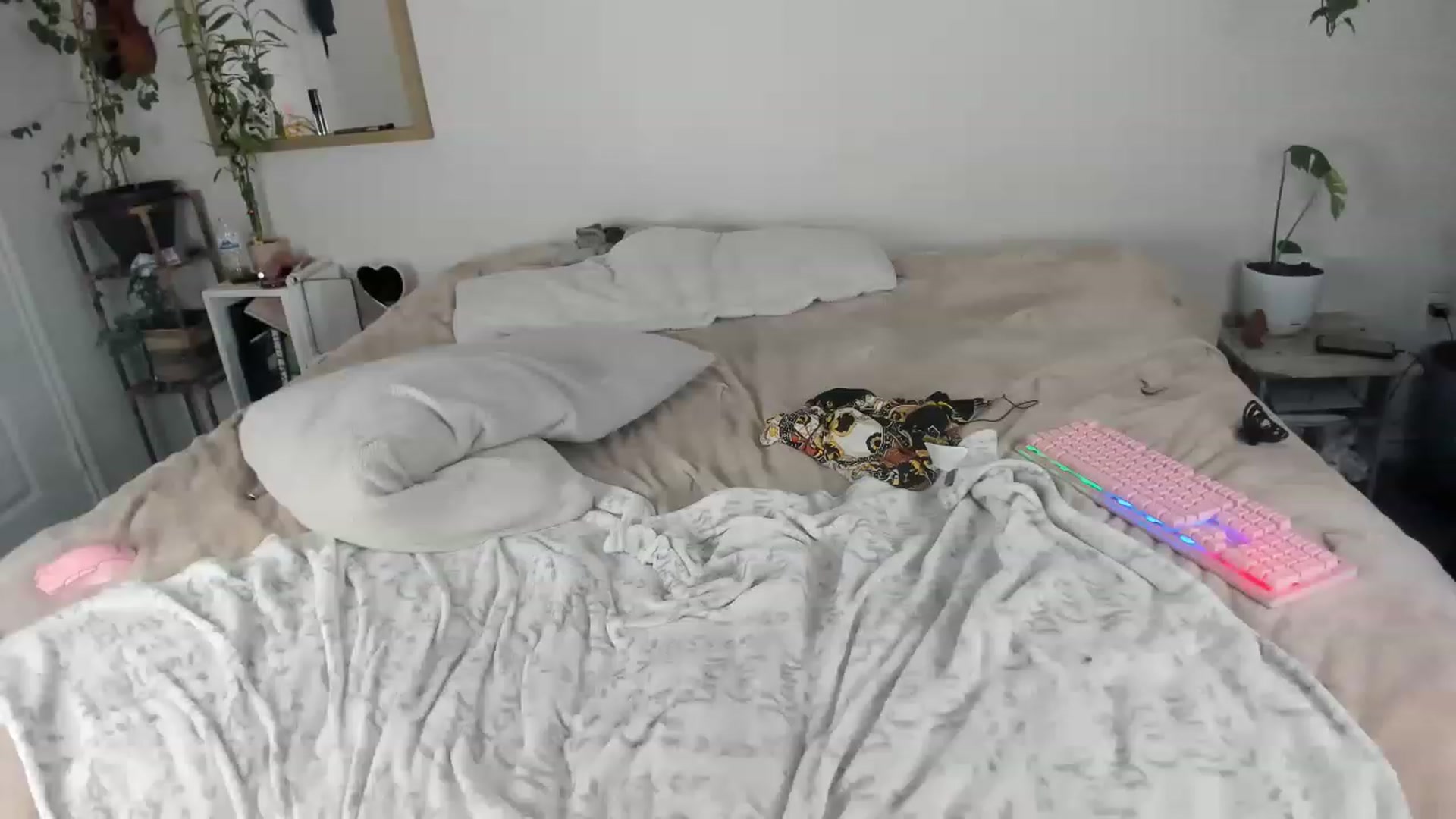 Gallery image thumbnail from CloeClover's myfreecams stream on, 01/03/2023, 10:25 image 20 of 20