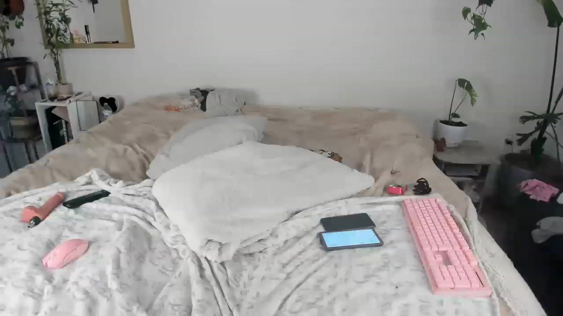 Gallery image thumbnail from CloeClover's myfreecams stream on, 01/03/2023, 13:24 image 16 of 20