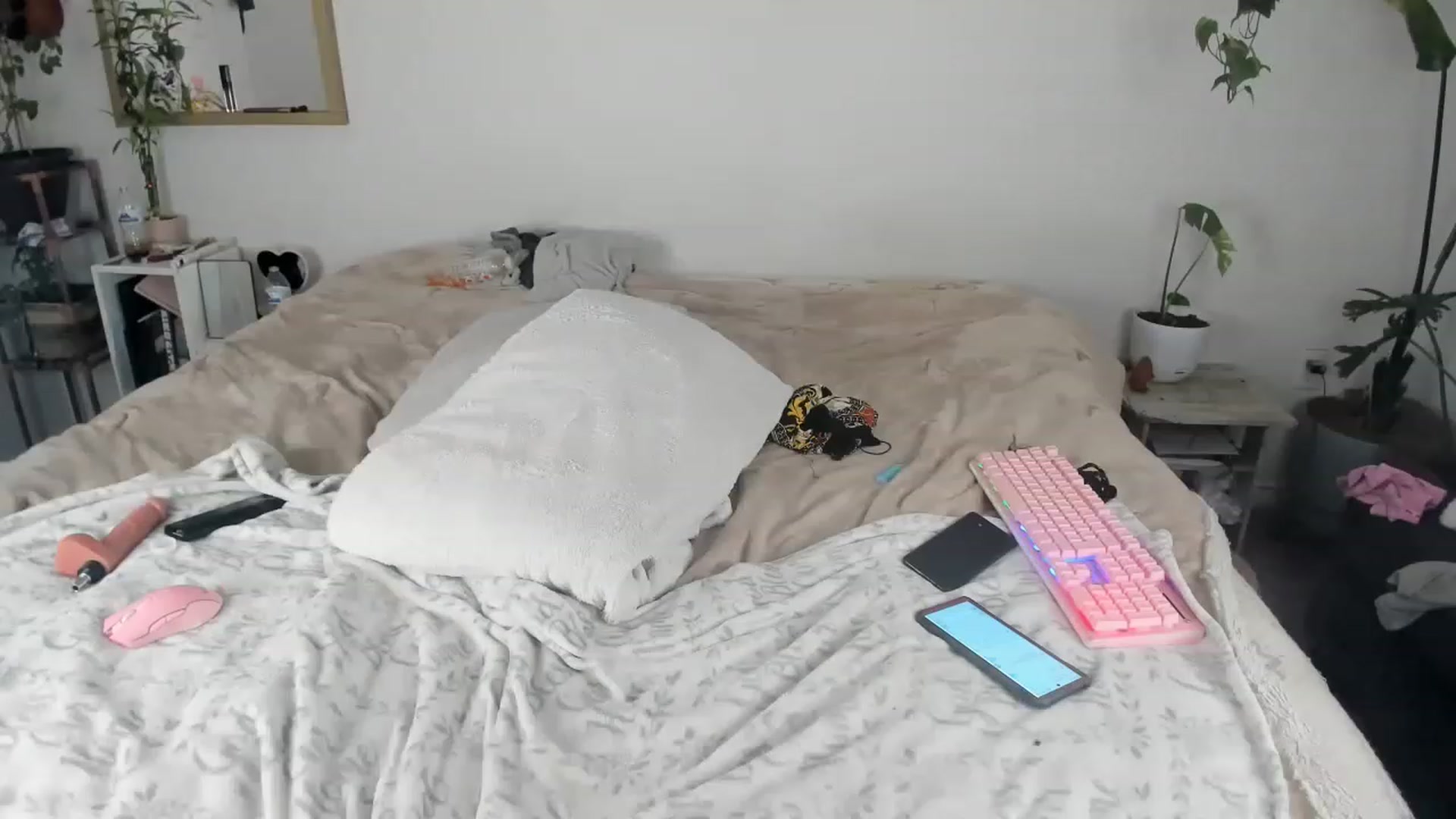 Gallery image thumbnail from CloeClover's myfreecams stream on, 01/03/2023, 13:24 image 20 of 20