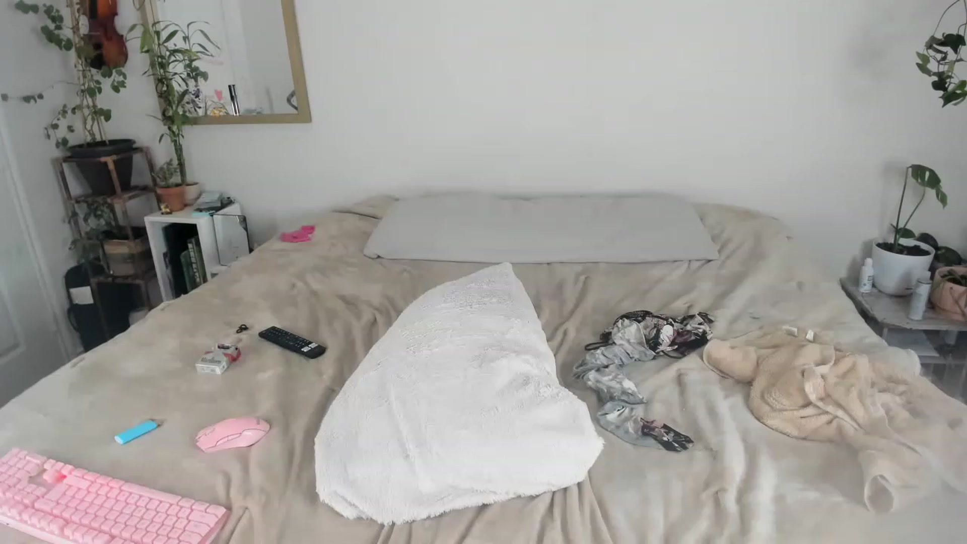 Gallery image thumbnail from CloeClover's myfreecams stream on, 01/10/2023, 13:23 image 11 of 20