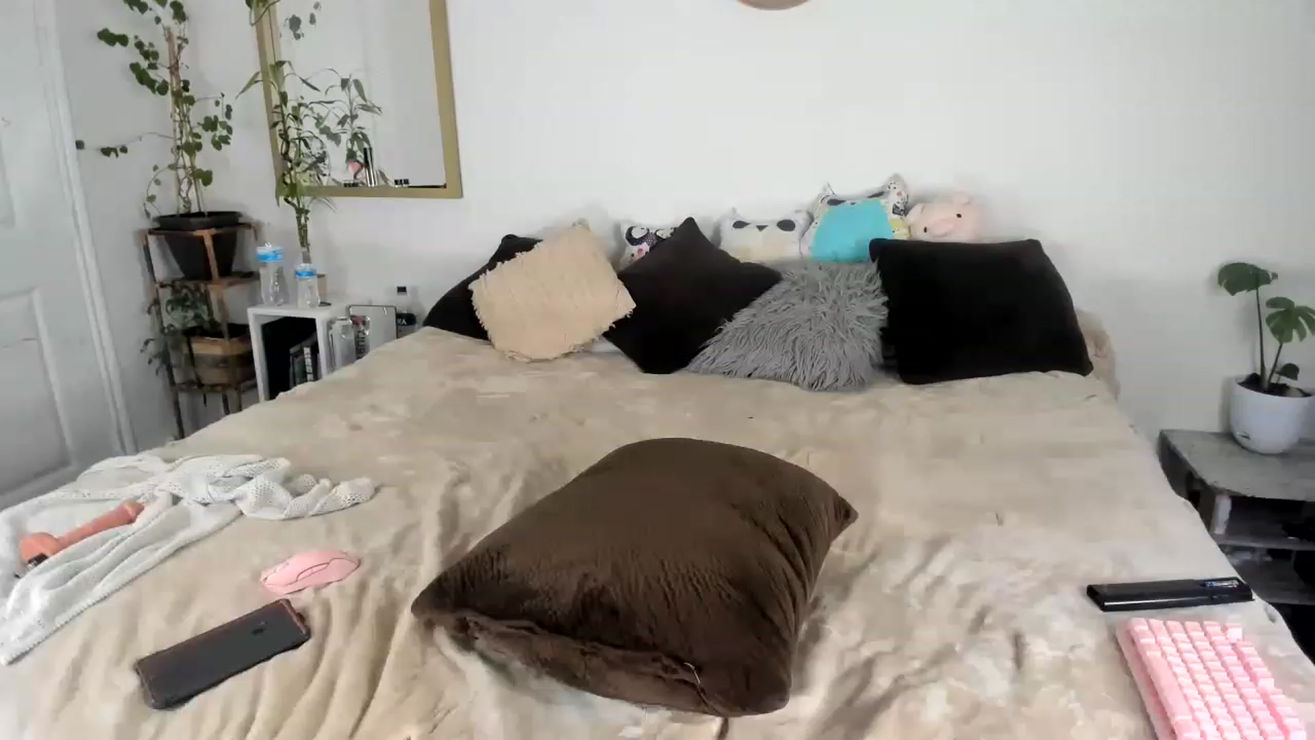 Gallery image thumbnail from CloeClover's myfreecams stream on, 01/19/2023, 10:03 image 4 of 20
