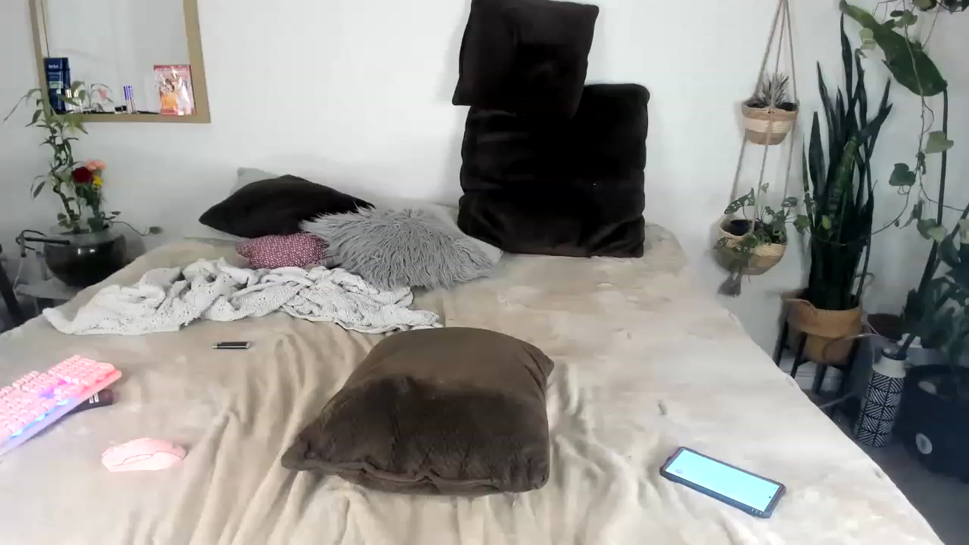 Gallery image thumbnail from CloeClover's myfreecams stream on, 01/30/2023, 10:51 image 8 of 20