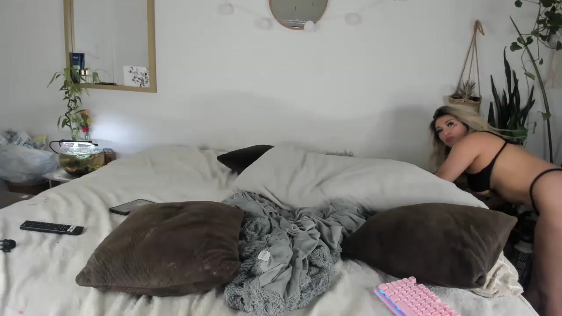 Gallery image thumbnail from CloeClover's myfreecams stream on, 02/02/2023, 08:38 image 19 of 20