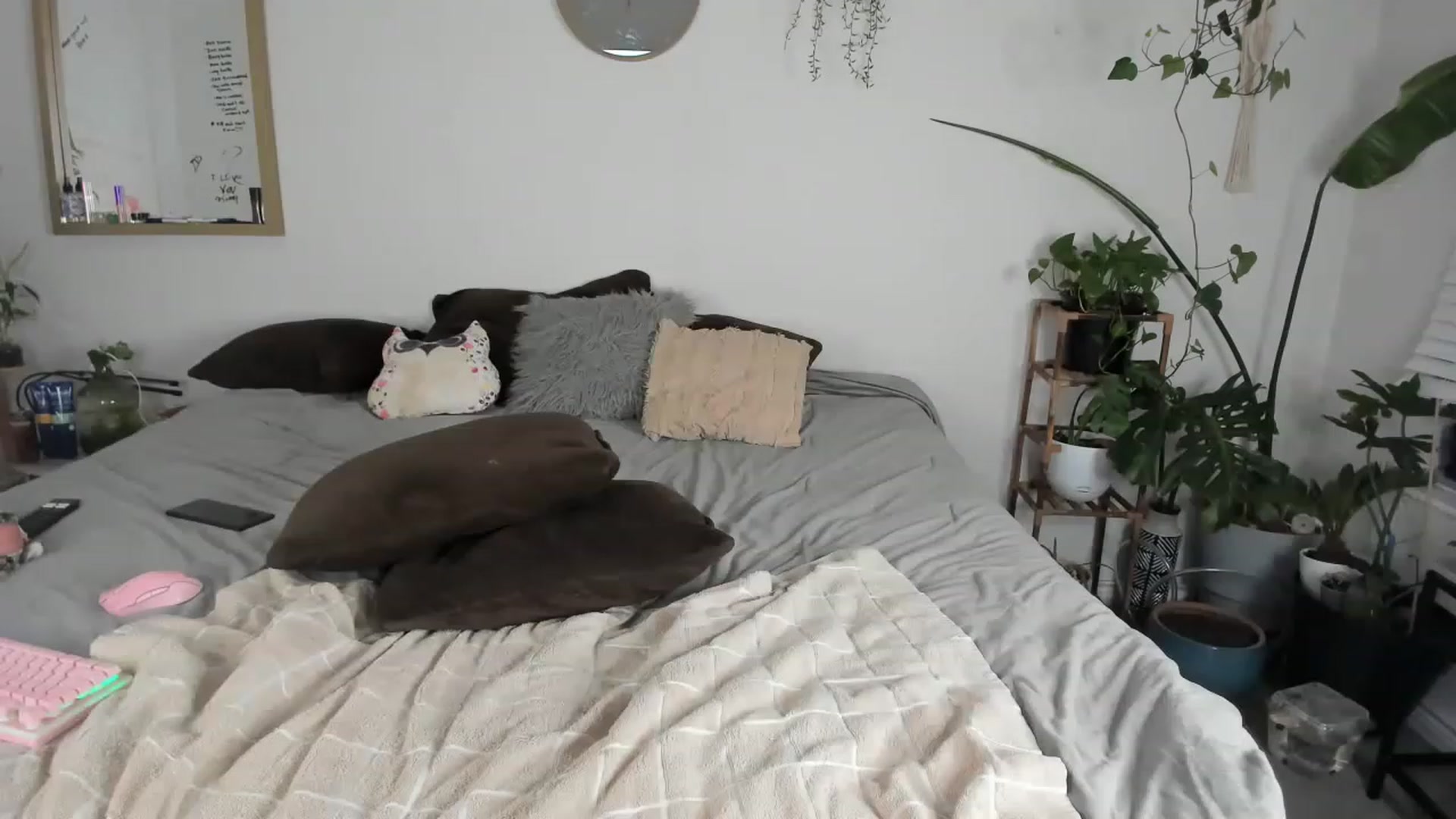 Gallery image thumbnail from CloeClover's myfreecams stream on, 02/20/2023, 08:05 image 11 of 20