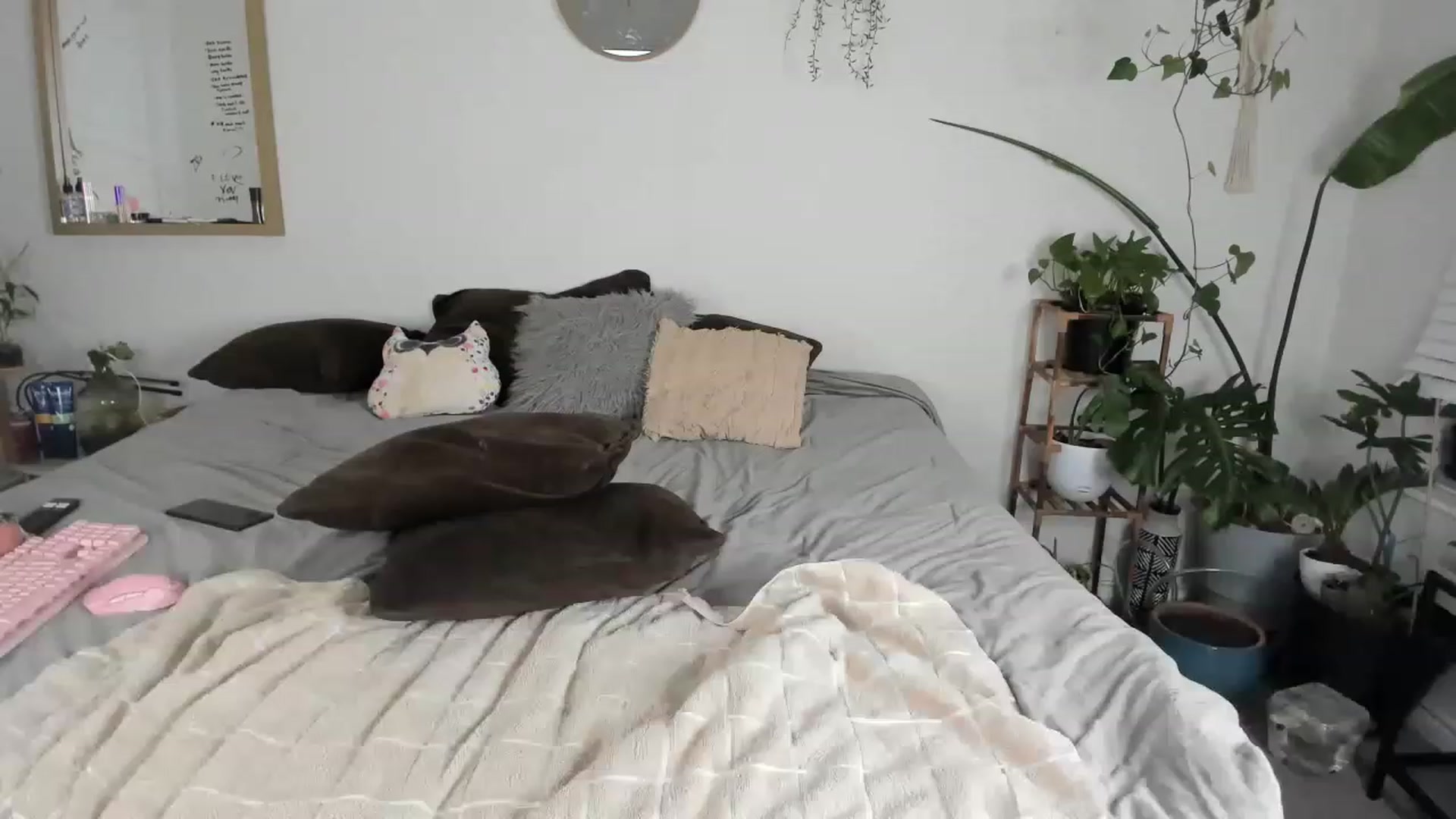 Gallery image thumbnail from CloeClover's myfreecams stream on, 02/20/2023, 08:05 image 8 of 20