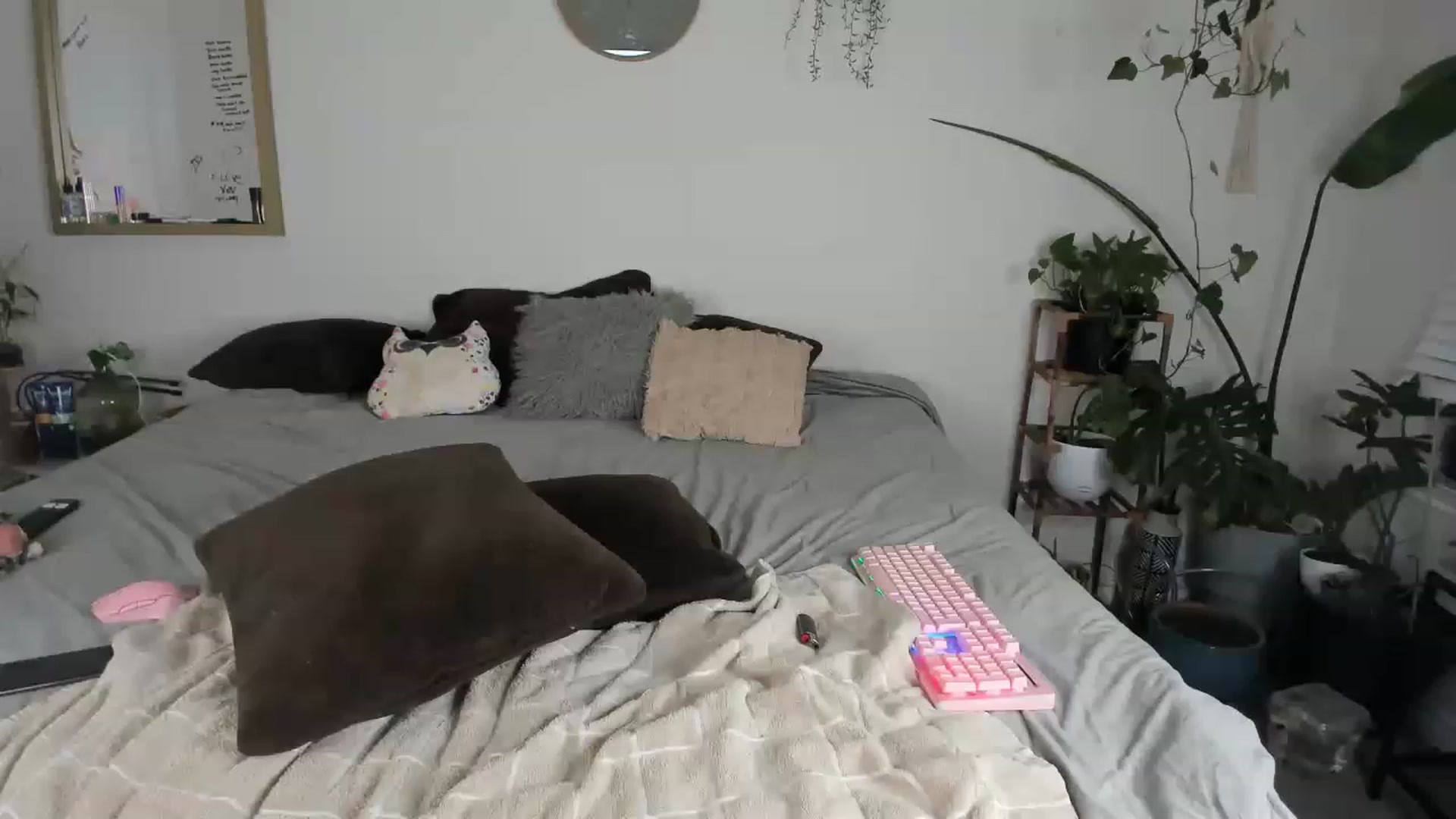Gallery image thumbnail from CloeClover's myfreecams stream on, 02/20/2023, 08:05 image 19 of 20