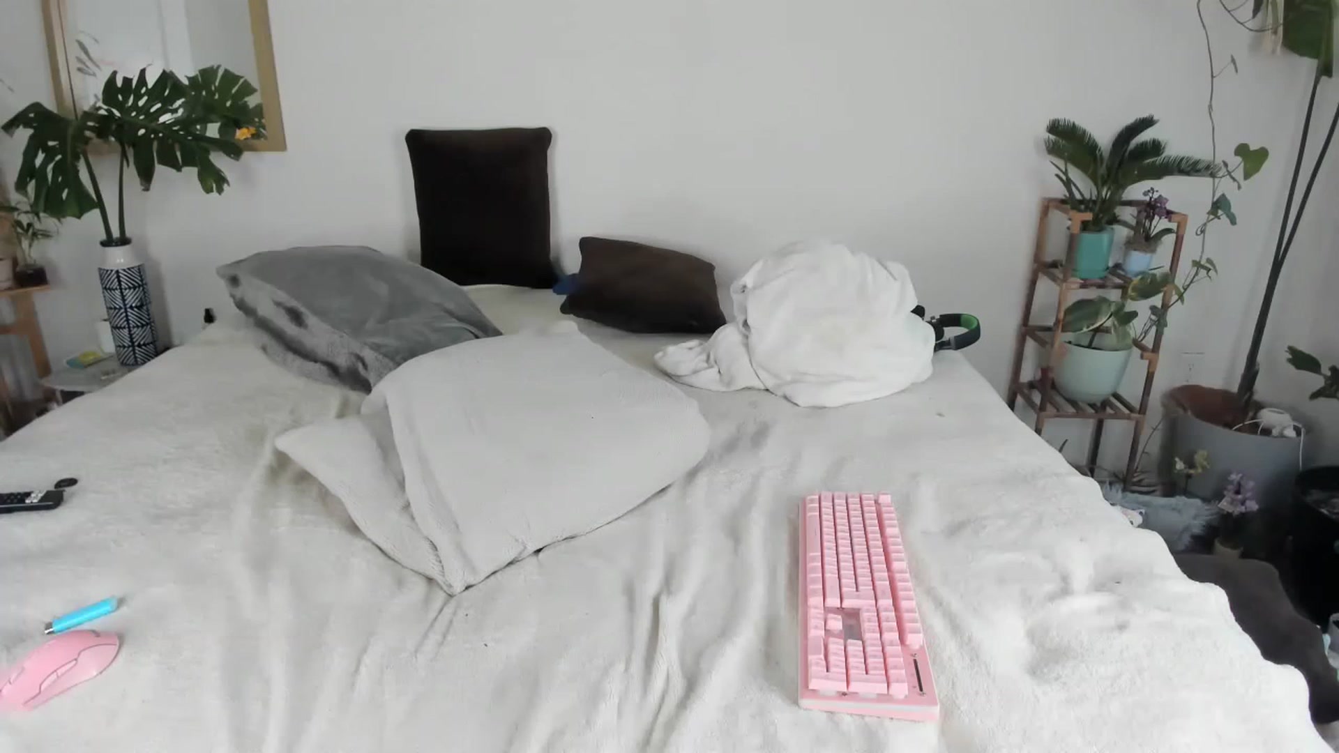 Gallery image thumbnail from CloeClover's myfreecams stream on, 03/07/2023, 15:48 image 12 of 20
