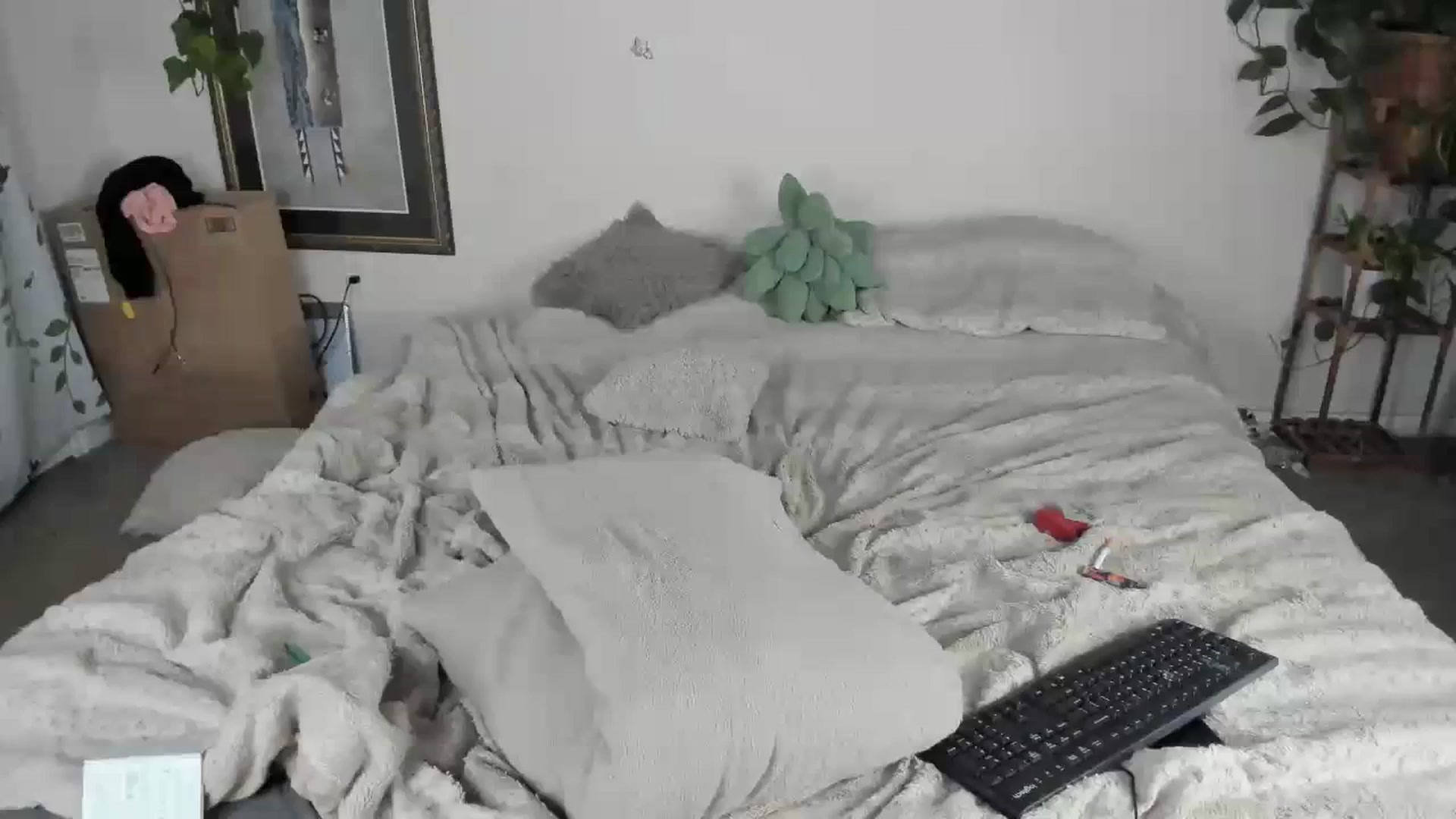 Gallery image thumbnail from CloeClover's myfreecams stream on, 01/01/2024, 13:19 image 19 of 20