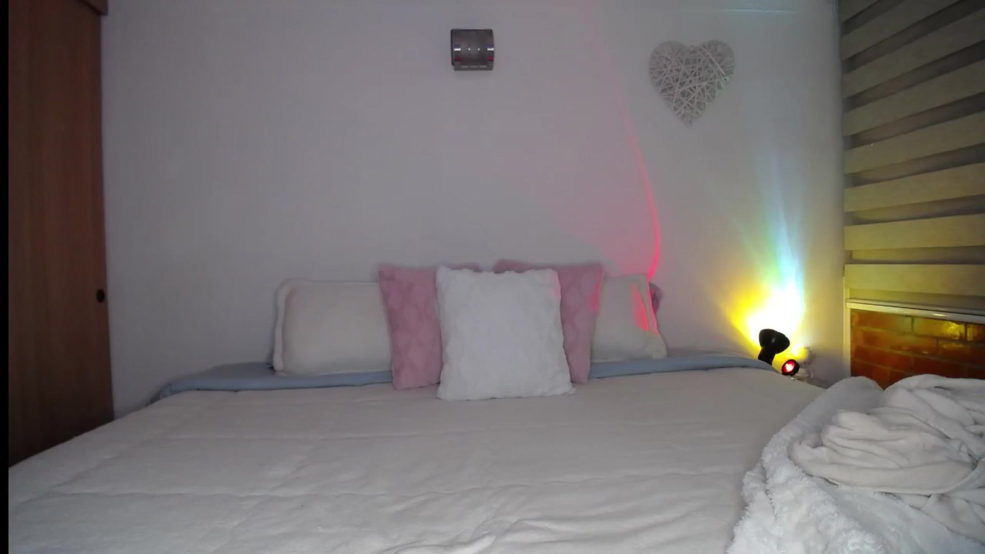 Gallery image thumbnail from Cloud_latin's myfreecams stream on, 06/18/2025, 03:21 image 13 of 20