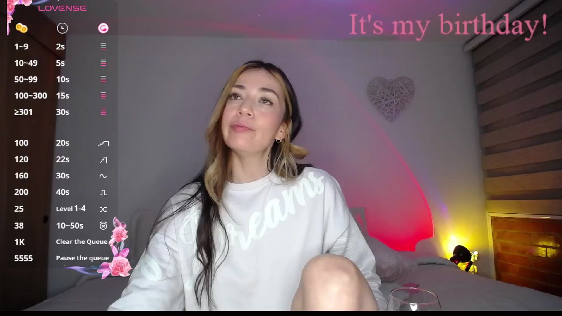 Gallery image thumbnail from Cloud_latin's myfreecams stream on, 06/21/2025, 07:46 image 14 of 20